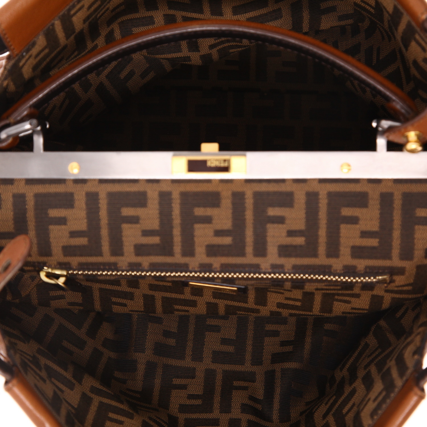 Bolso de mano Fendi  Peekaboo en cuero marrón - Detail D4