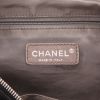 Chanel   shoulder bag  in black grained leather - Detail D2 thumbnail
