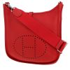 Hermès  Evelyne III shoulder bag  in red togo leather - 00pp thumbnail