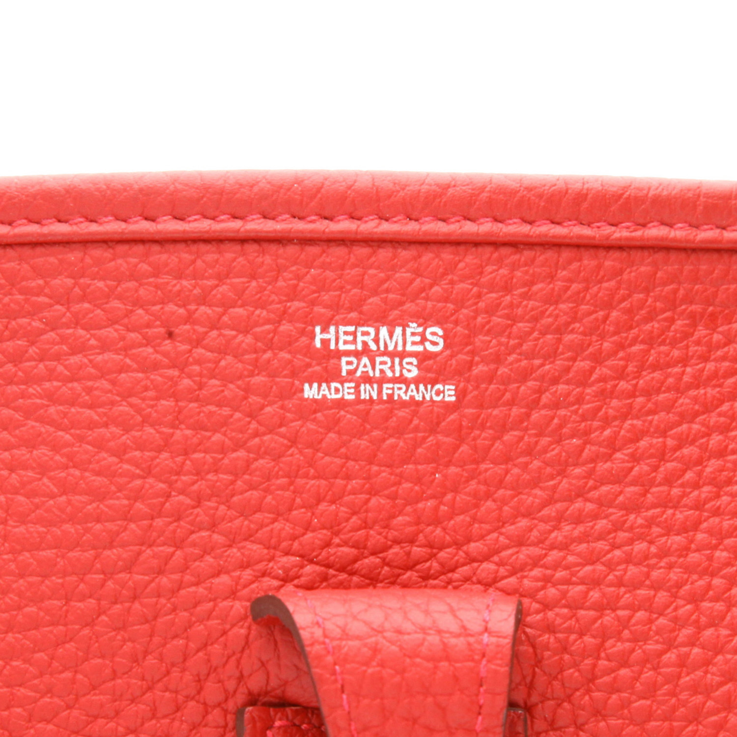 Hermès  Evelyne III shoulder bag  in red togo leather - Detail D2