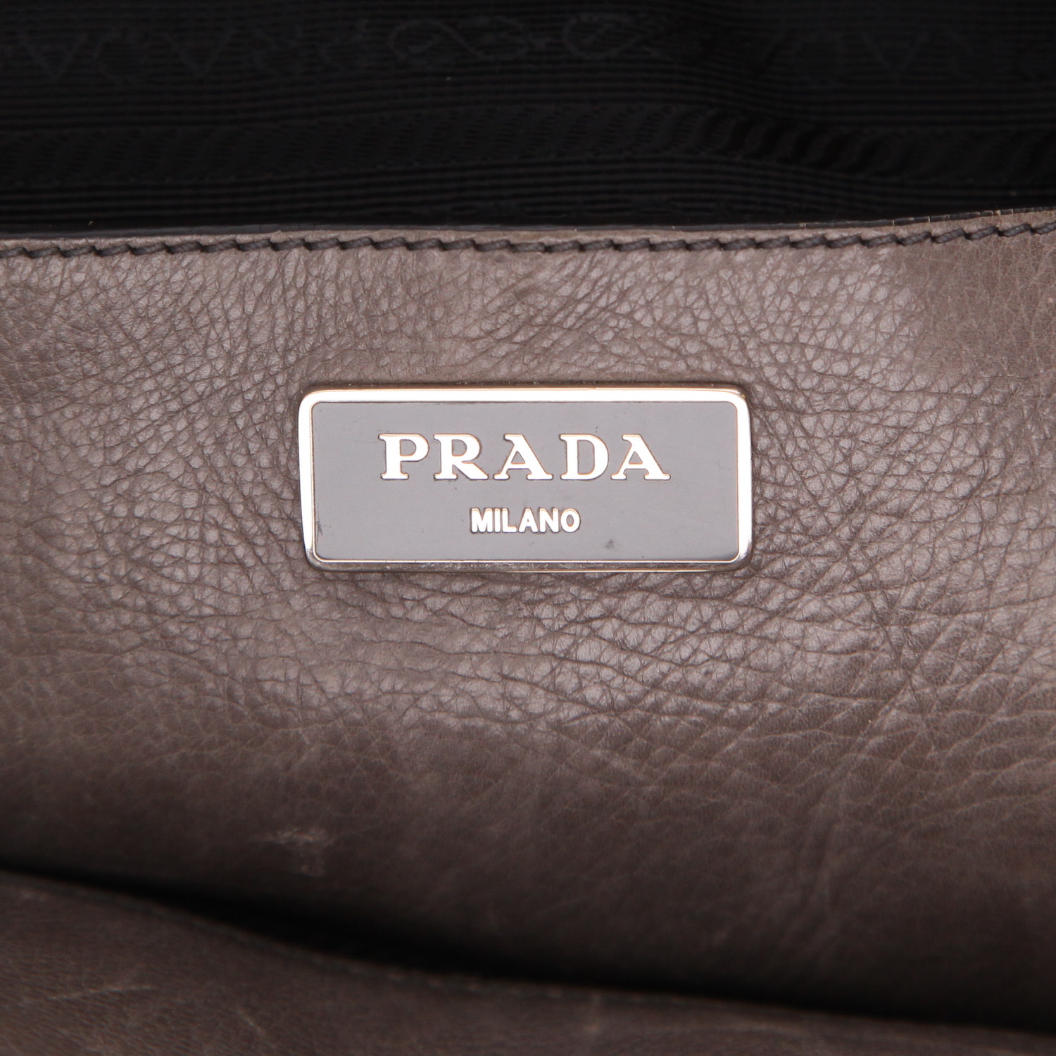 Sac bandoulière Prada  Twin Zip en cuir taupe - Detail D2