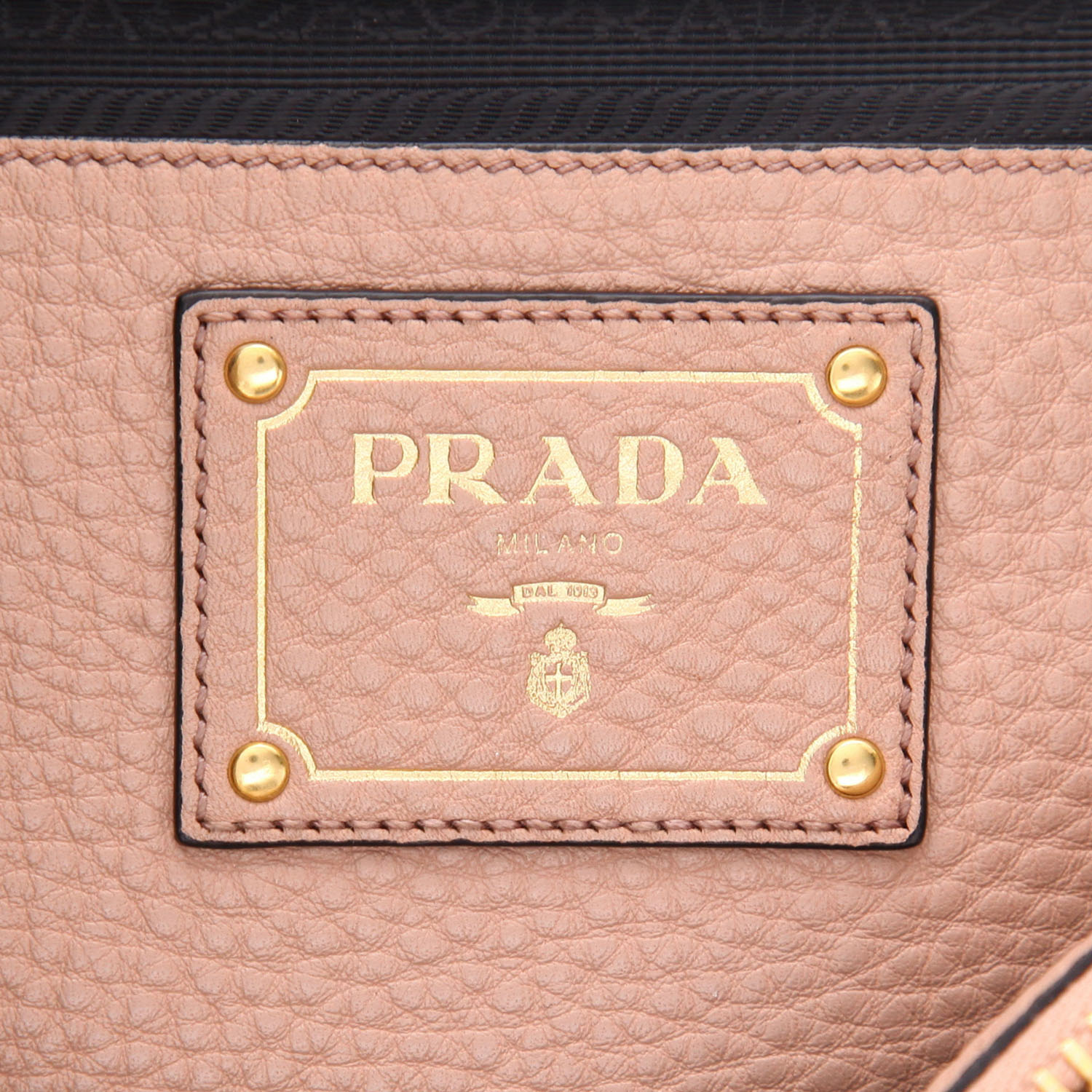 Bolso de mano Prada   en cuero rosa - Detail D2