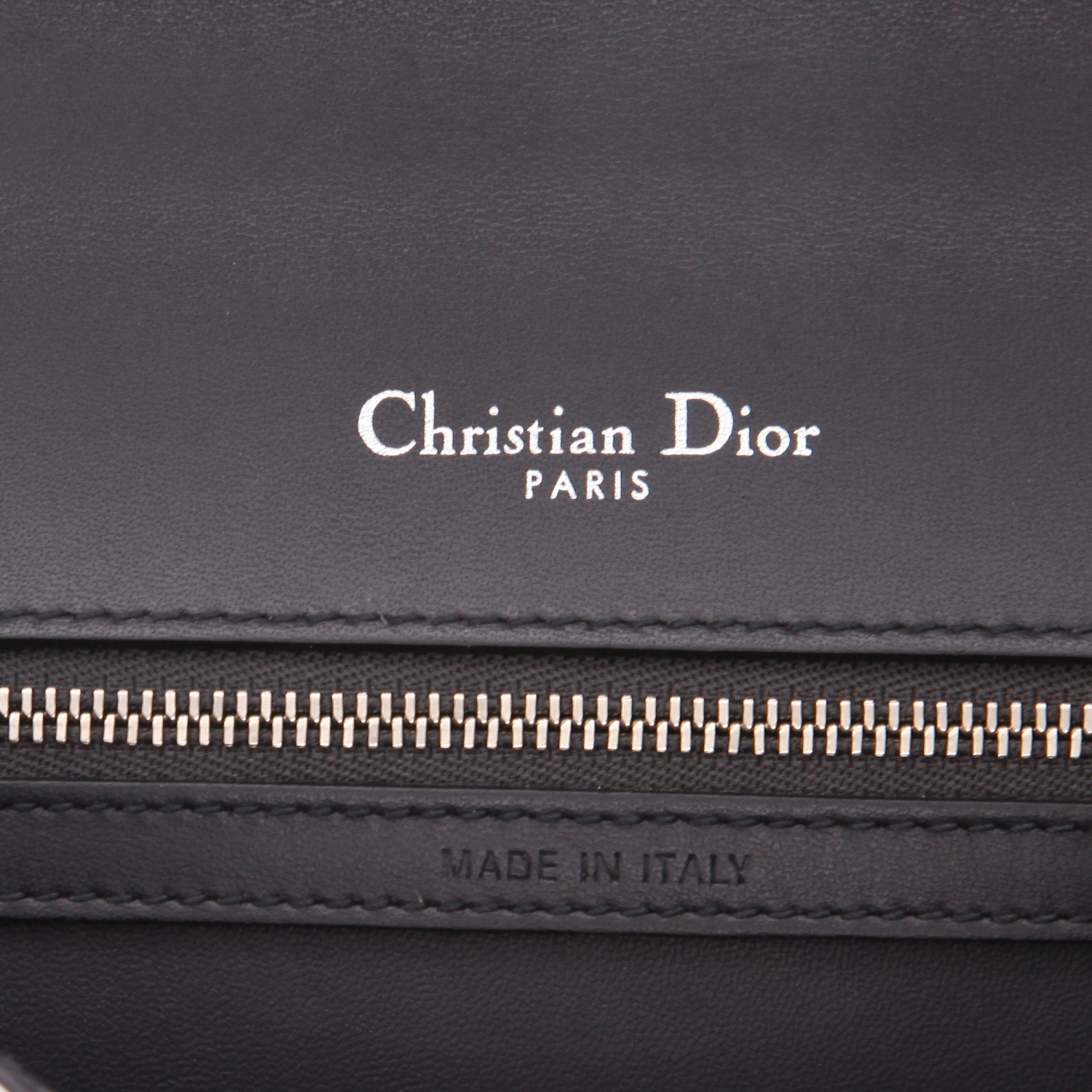 Sac bandoulière Dior  Diorama en cuir argenté - Detail D2