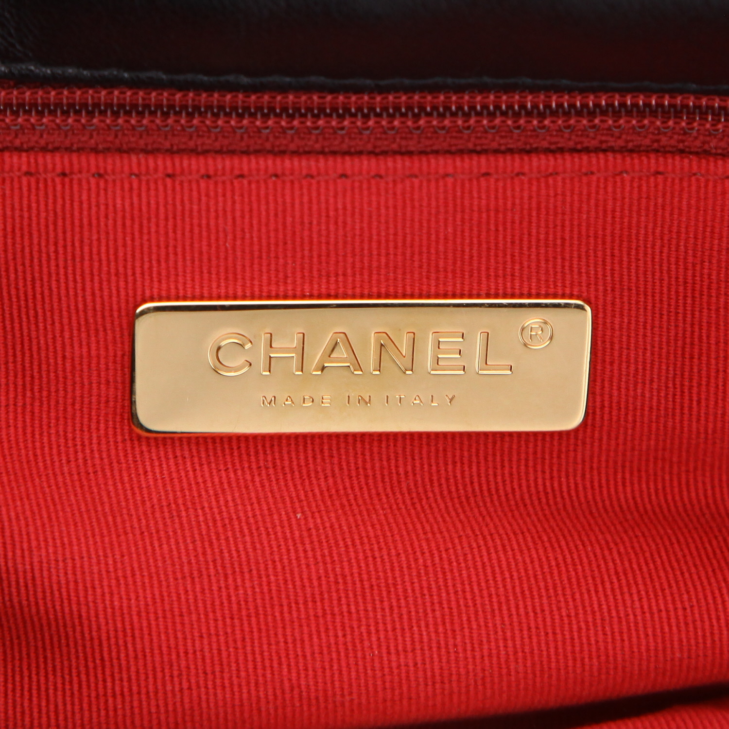 Chanel  19 shoulder bag  in black quilted leather - Detail D2