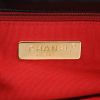 Sac bandoulière Chanel  19 en cuir matelassé noir - Detail D2 thumbnail