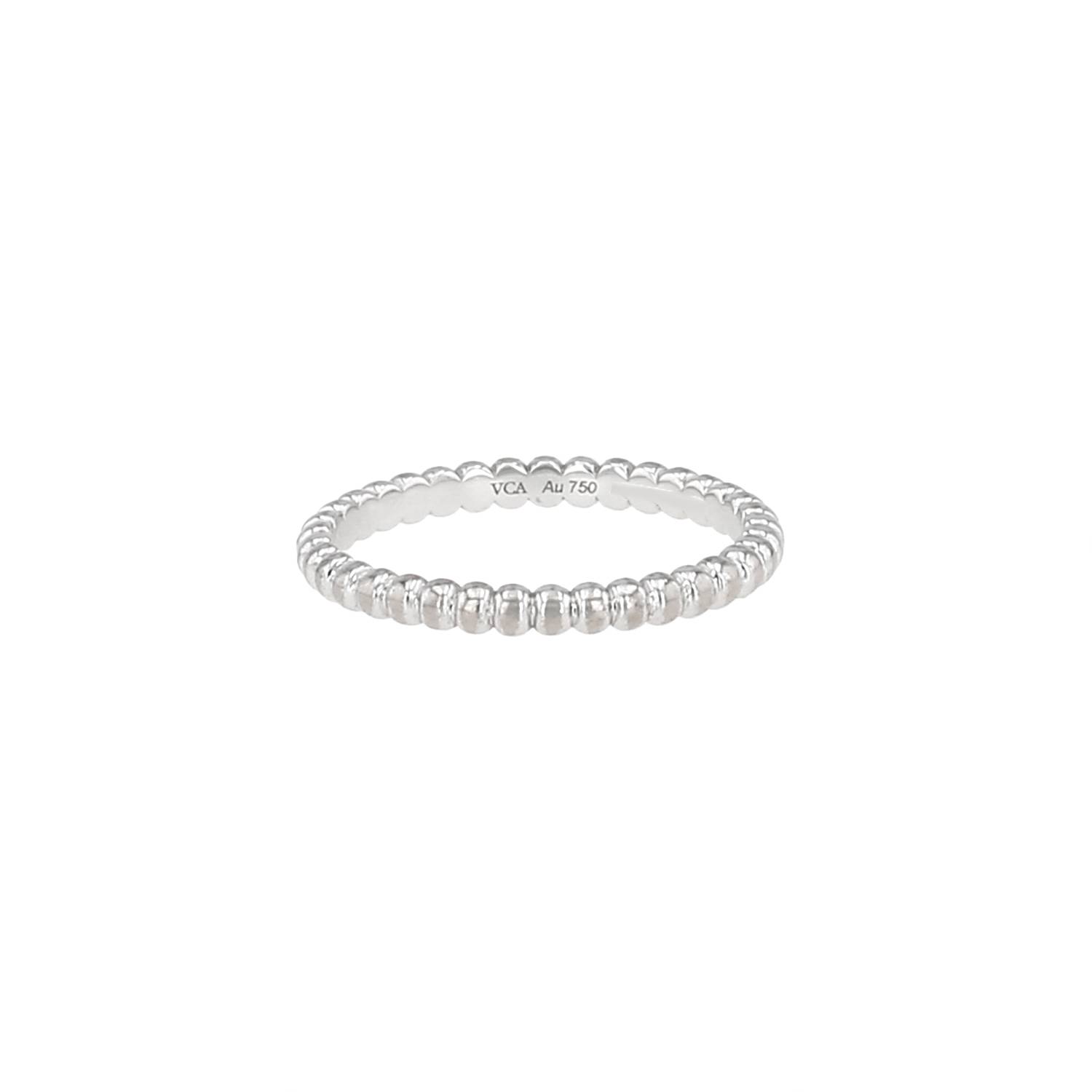 Anello Van Cleef 
Arpels Perlée modello piccolo in oro bianco