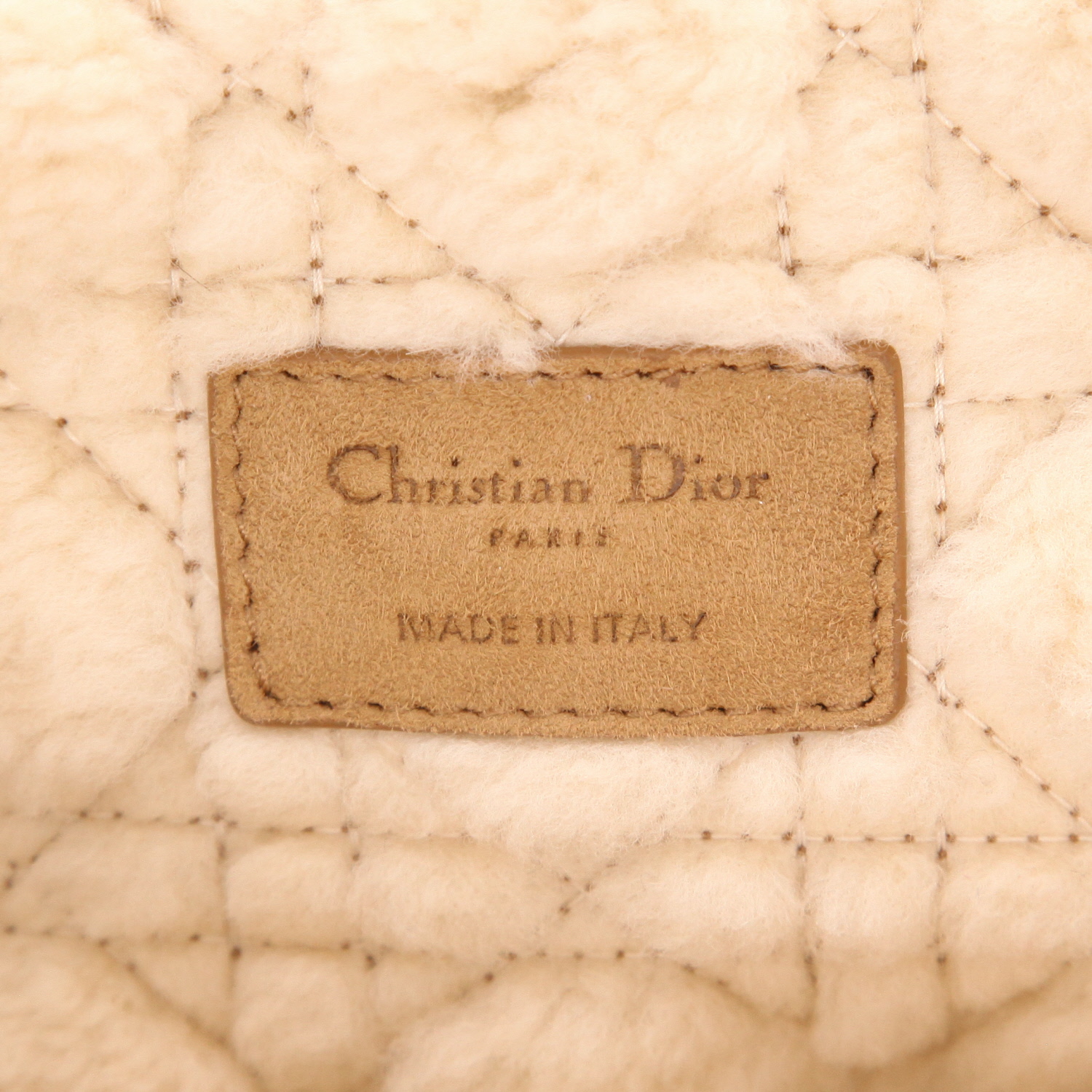 Bolso de mano Dior  Caro en cuero de obeja volteado marrón - Detail D2