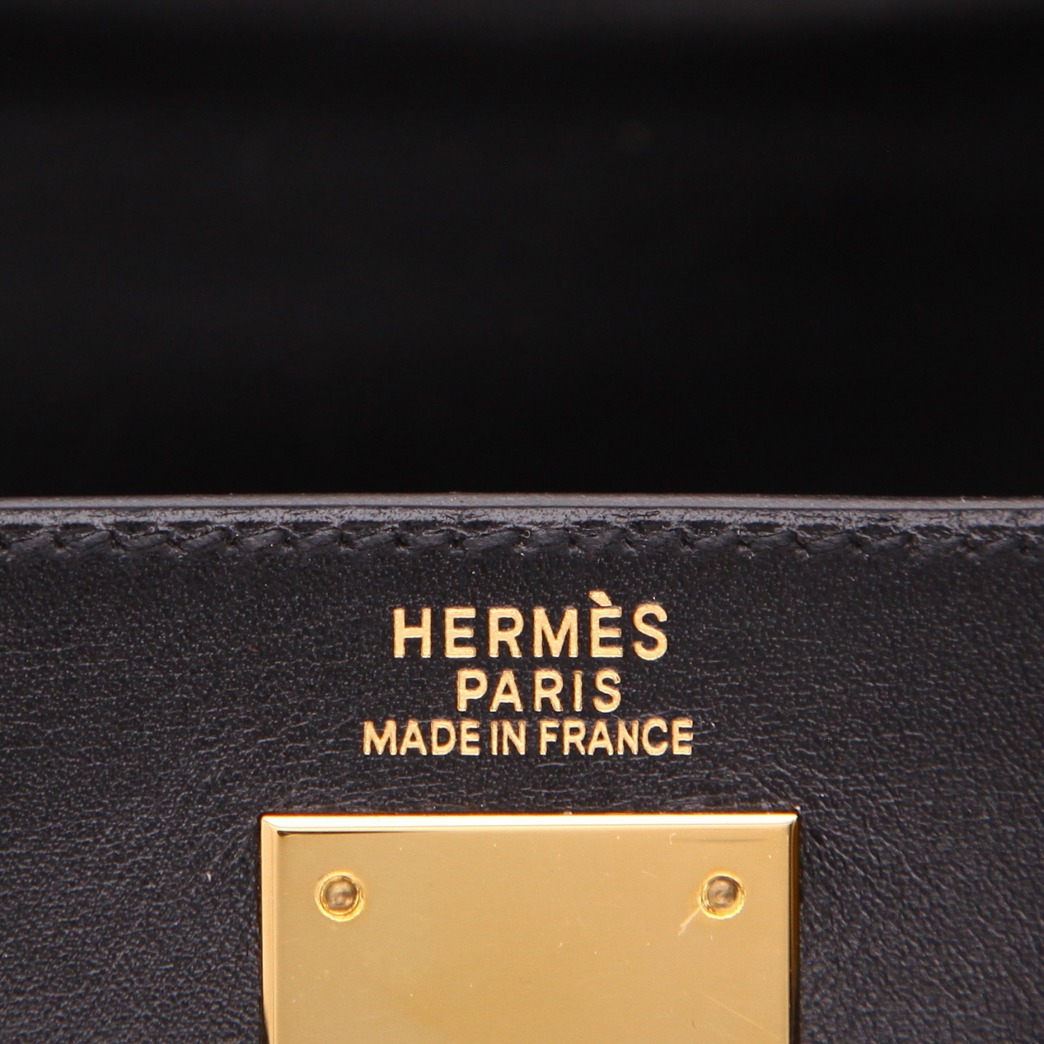 Hermès Kelly 32 cm handbag in Noir box leather - Detail D2
