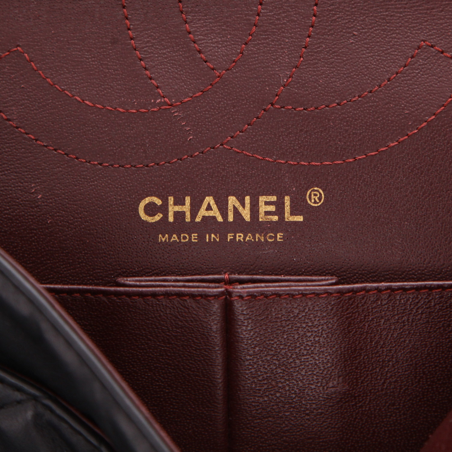 Bolso bandolera Chanel  2.55 en cuero acolchado negro - Detail D2