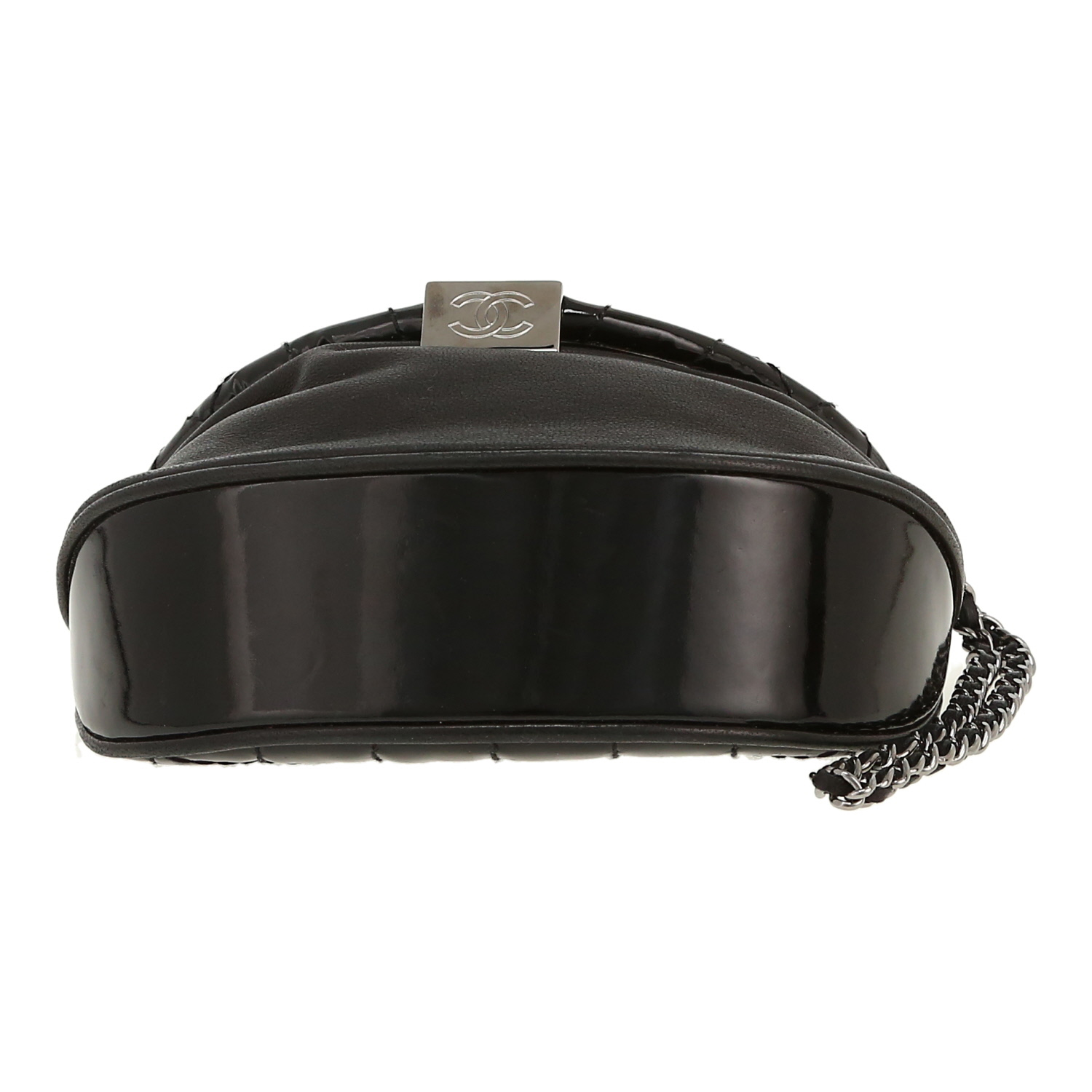Chanel Editions Limitées clutch in black patent quilted leather and black leather - Detail D1