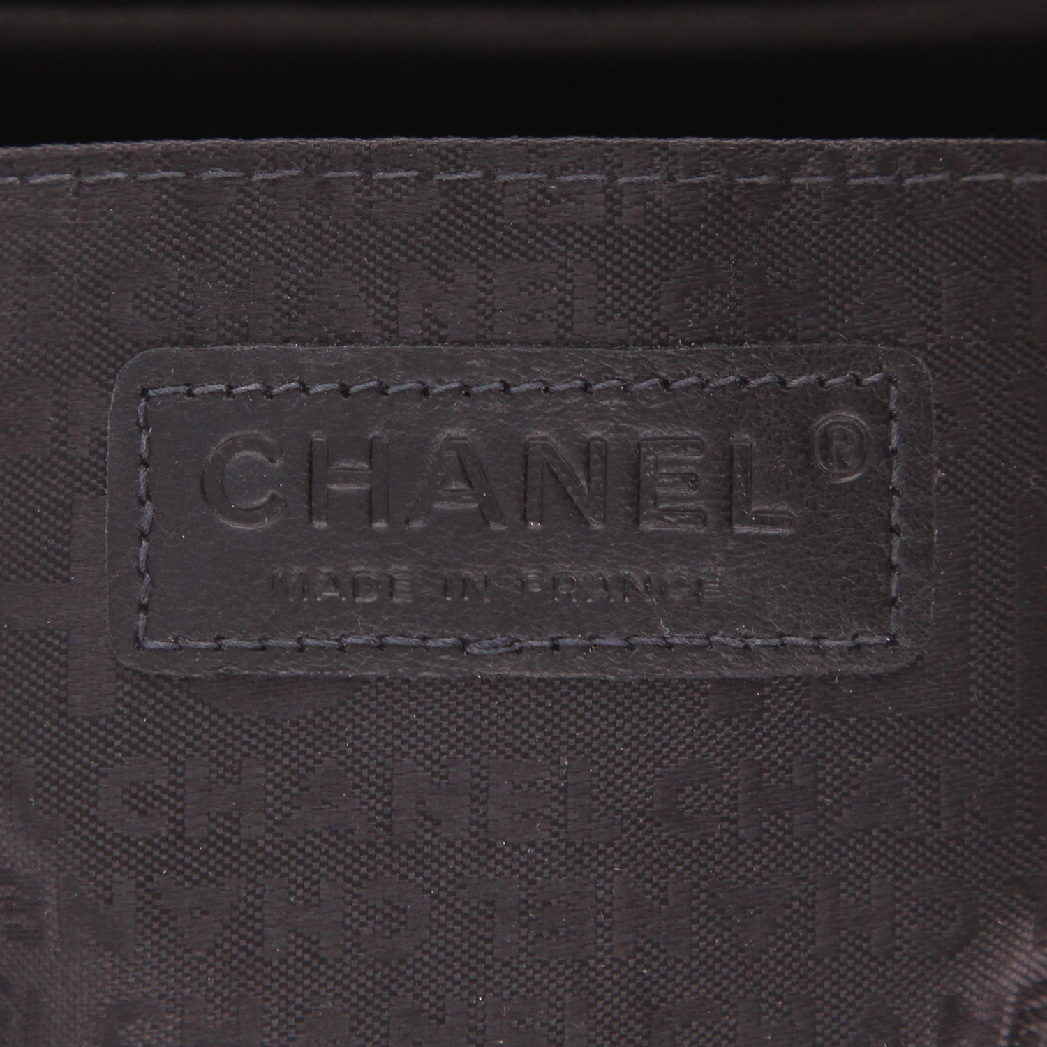 Chanel Editions Limitées clutch in black patent quilted leather and black leather - Detail D2