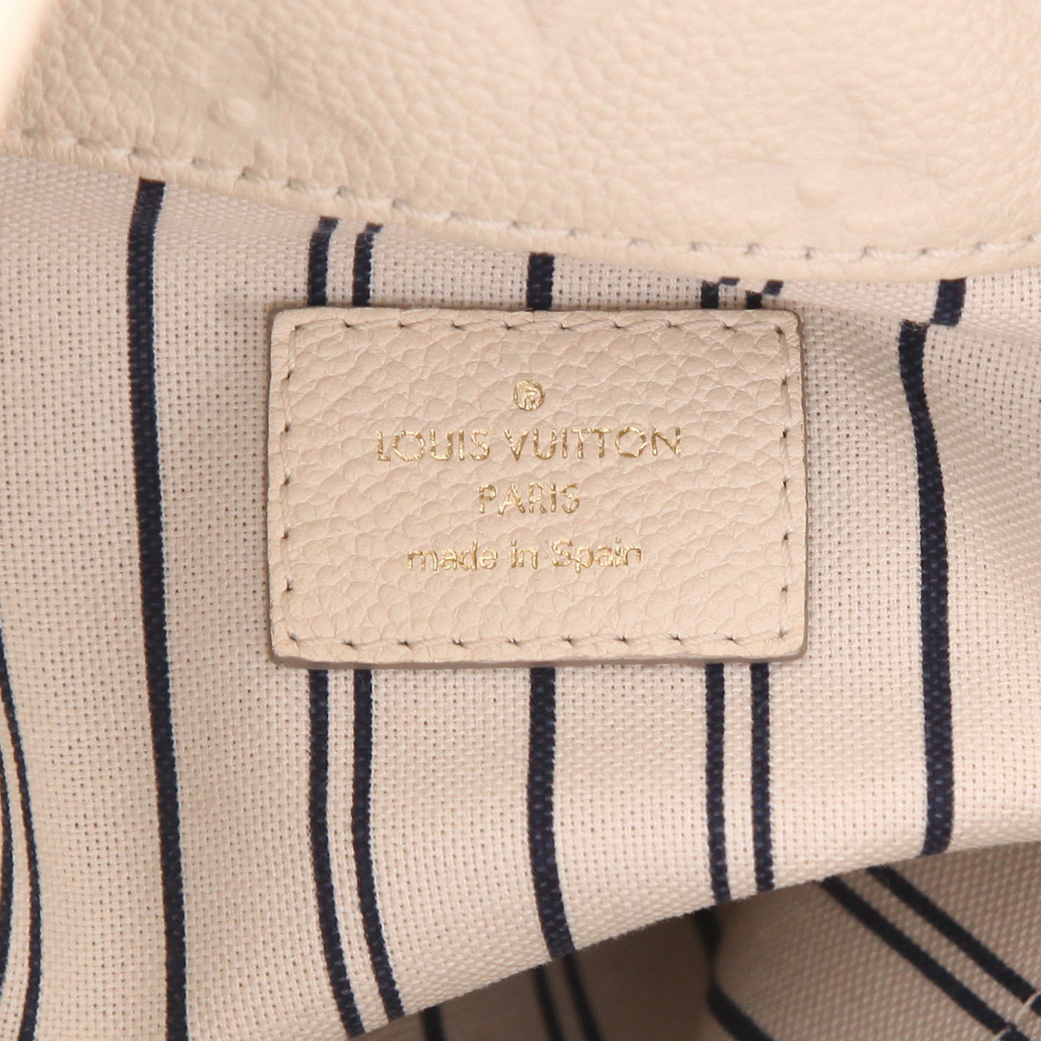 Louis Vuitton  Artsy handbag  in cream color empreinte monogram leather - Detail D2