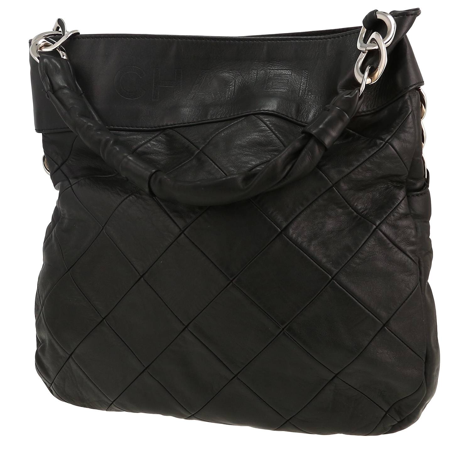 Chanel handbag in black quilted leather