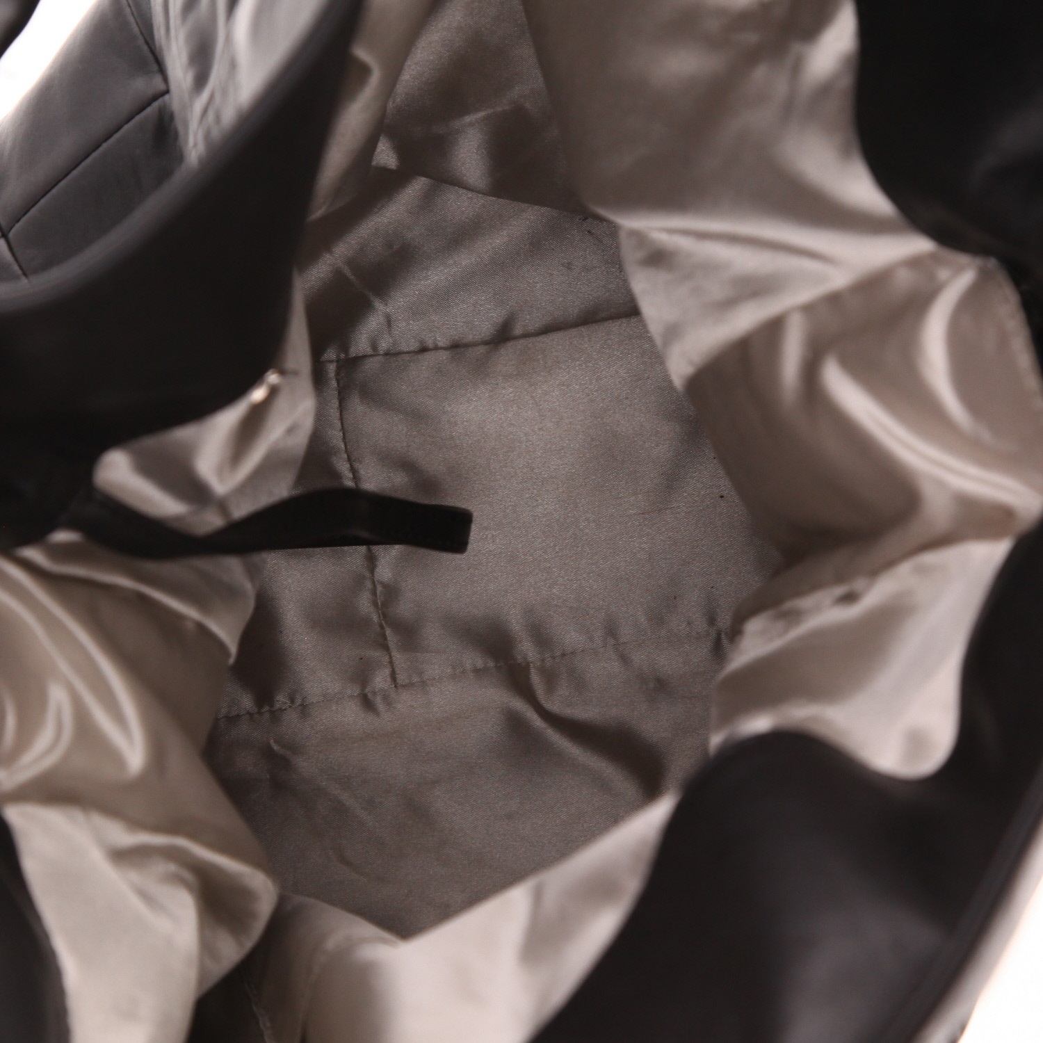 Bolso de mano Chanel en cuero acolchado negro - Detail D3