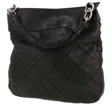 Chanel   handbag  in black quilted leather