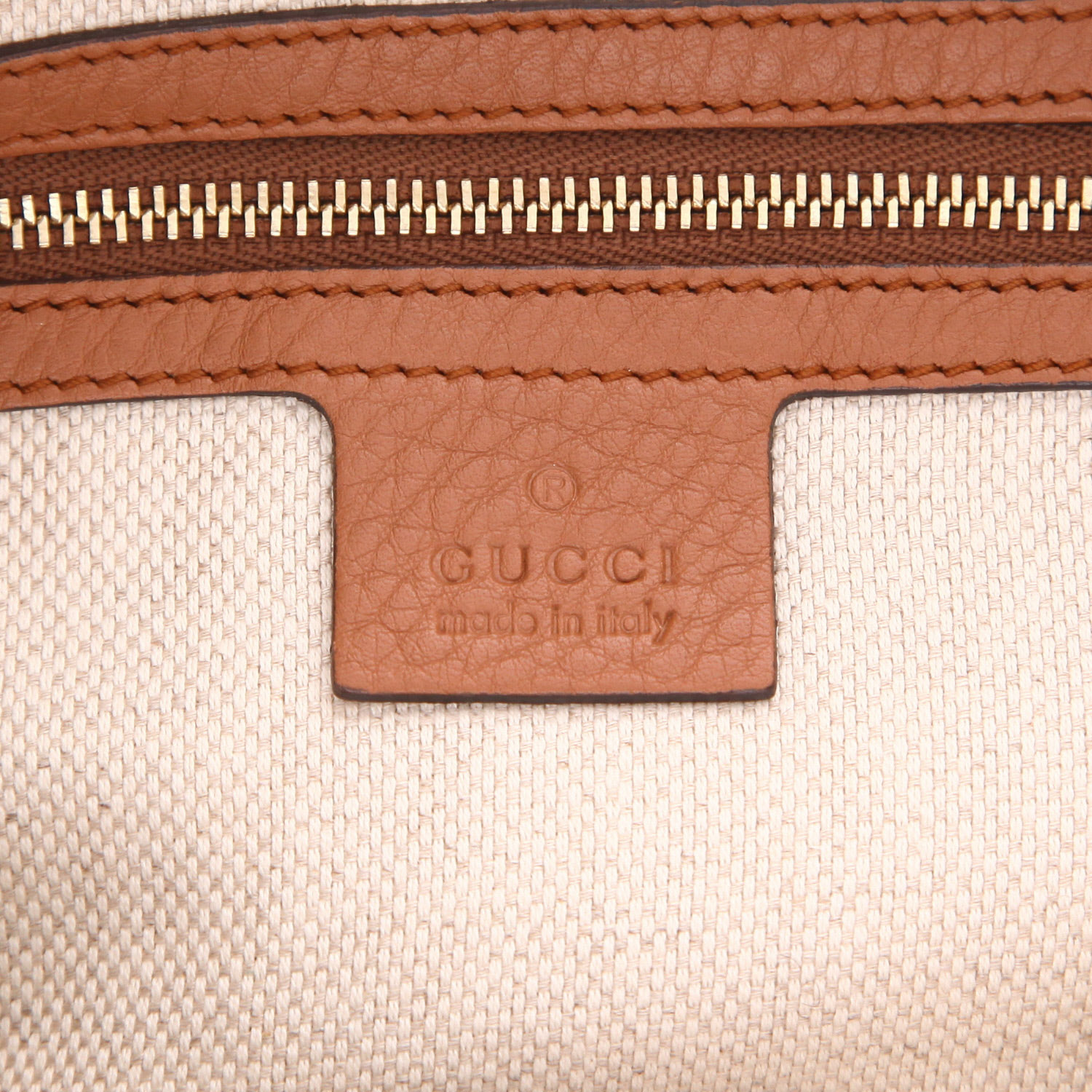 Gucci  Soho handbag  in brown grained leather - Detail D2