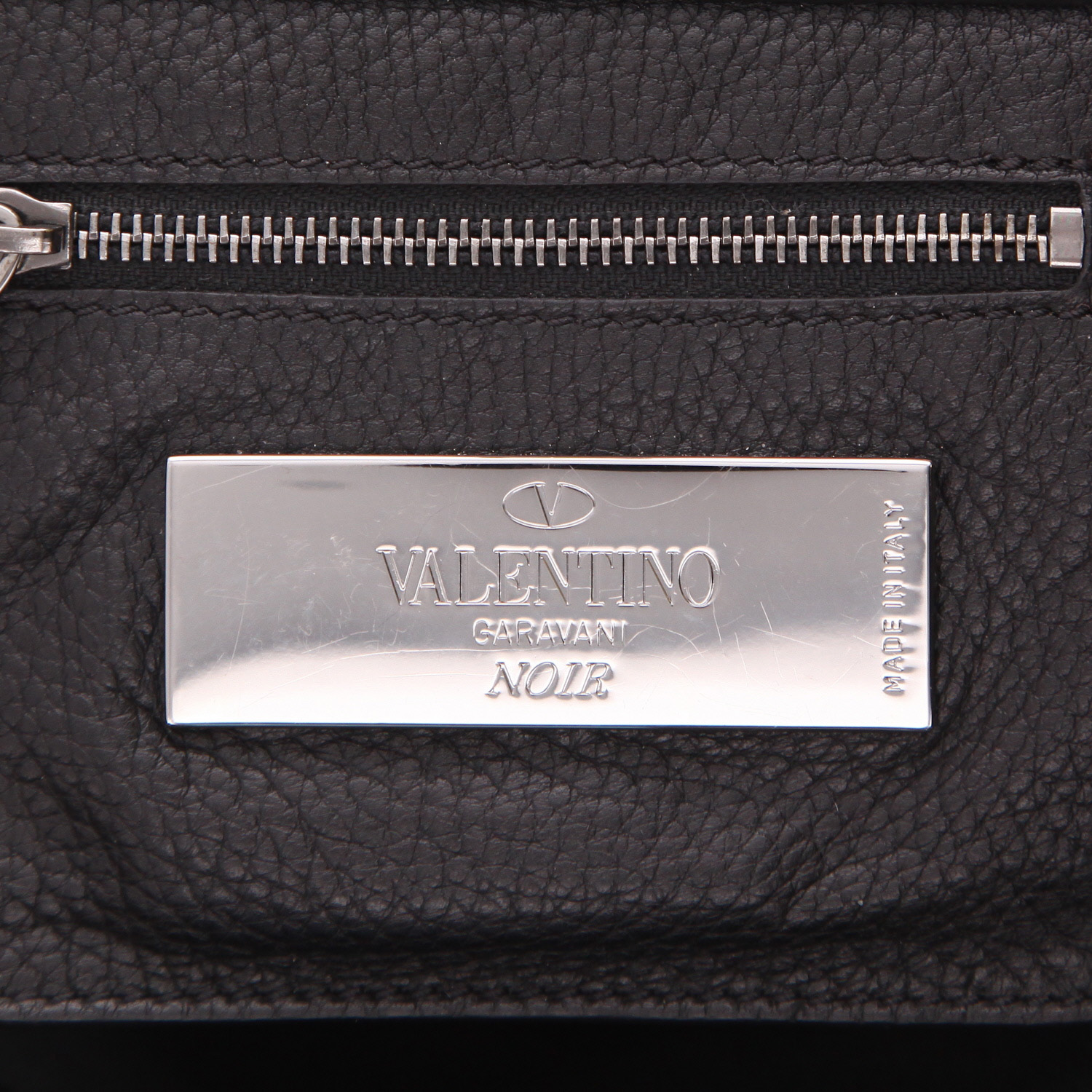 Borsa Valentino Garavani  Rockstud modello piccolo  in pelle martellata nera - Detail D2