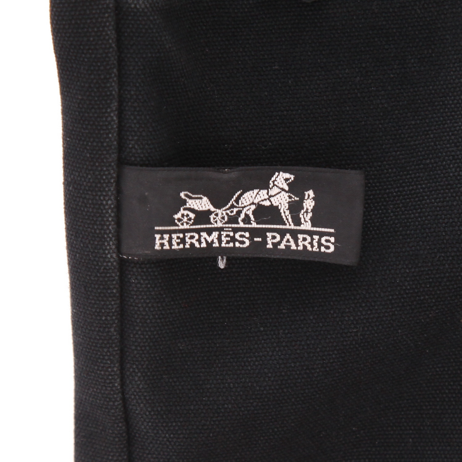 Bolso de mano Hermès   en lona beige y negra - Detail D2