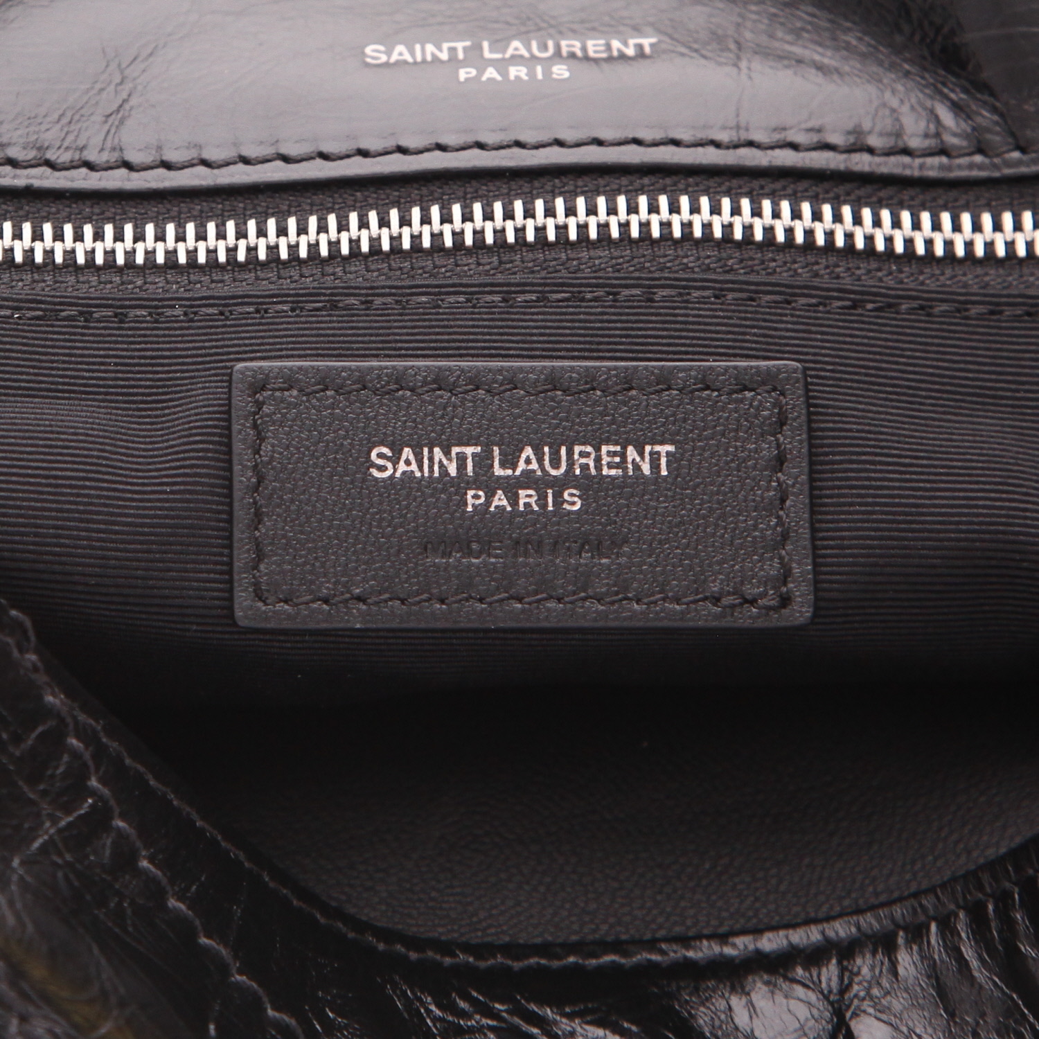 Sac bandoulière Saint Laurent  Niki moyen modèle  en cuir noir - Detail D2