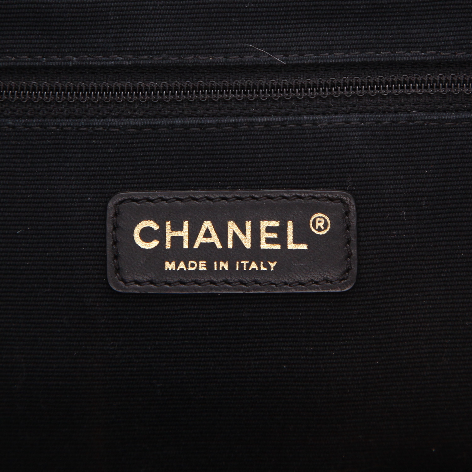 Bolso Cabás Chanel   en cuero acolchado negro - Detail D2