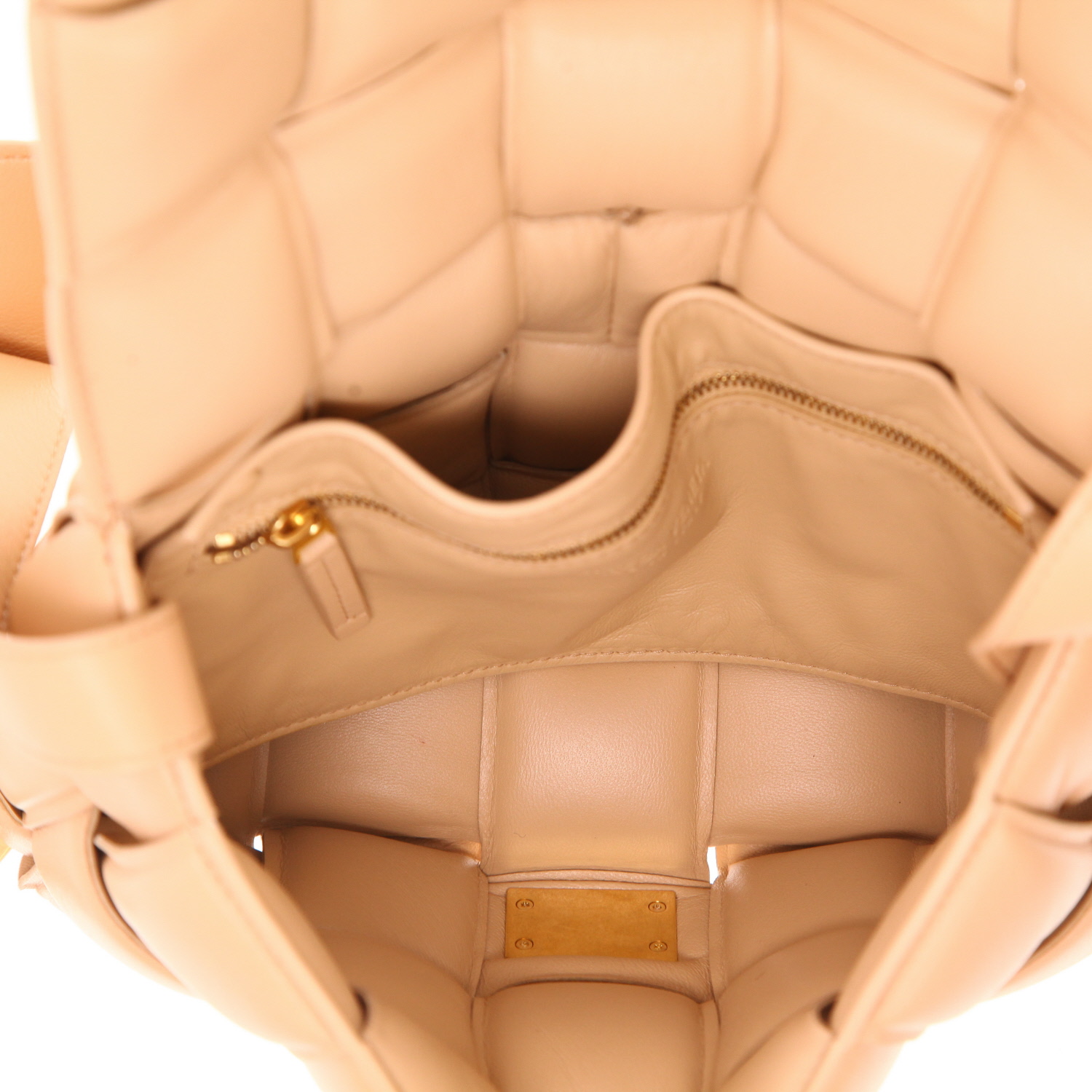 Bottega Veneta  Padded Cassette shoulder bag  in beige intrecciato leather - Detail D3