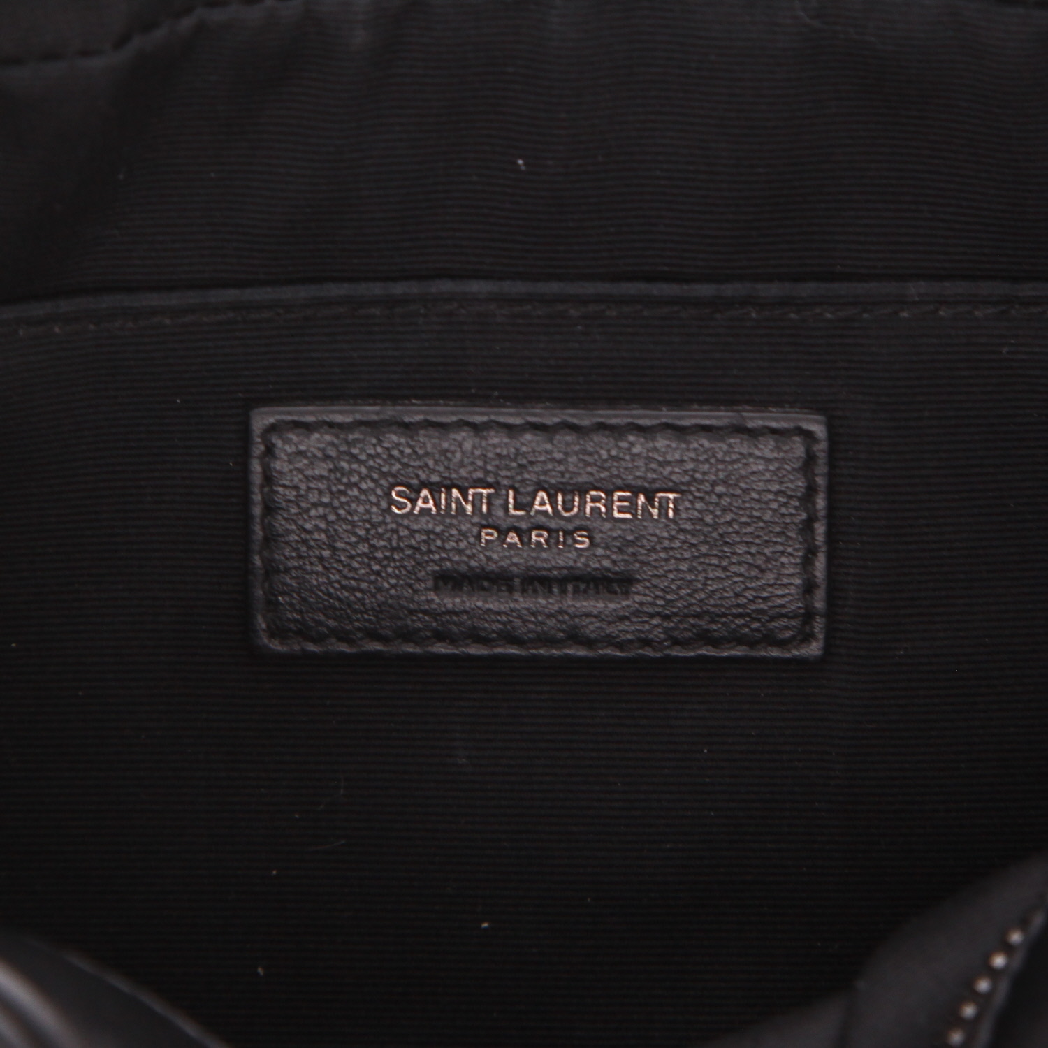 Sac bandoulière Saint Laurent  Lou Sac Caméra en cuir matelassé chevrons noir - Detail D2