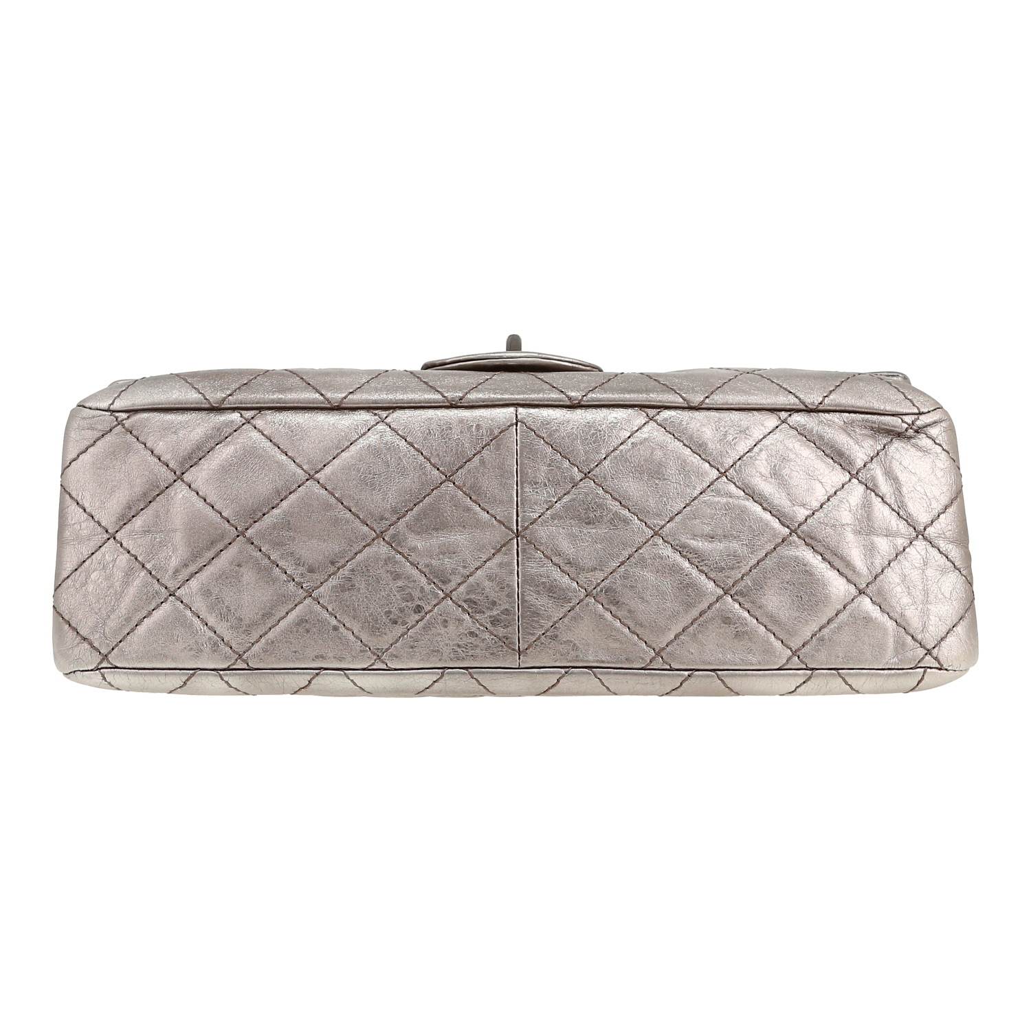 Bolso bandolera Chanel  2.55 en cuero acolchado plateado - Detail D1