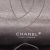 Chanel  2.55 shoulder bag  in silver quilted leather - Detail D2 thumbnail
