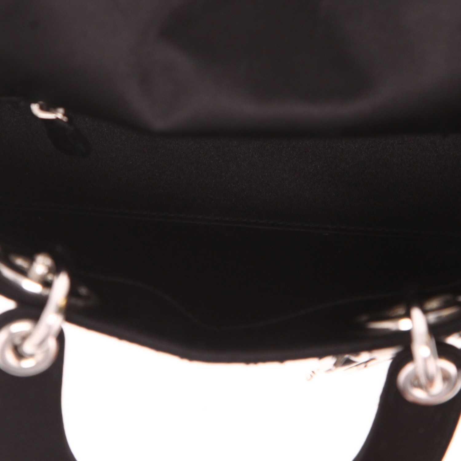 Sac à main Dior  Lady Dior mini  en satin noir - Detail D3