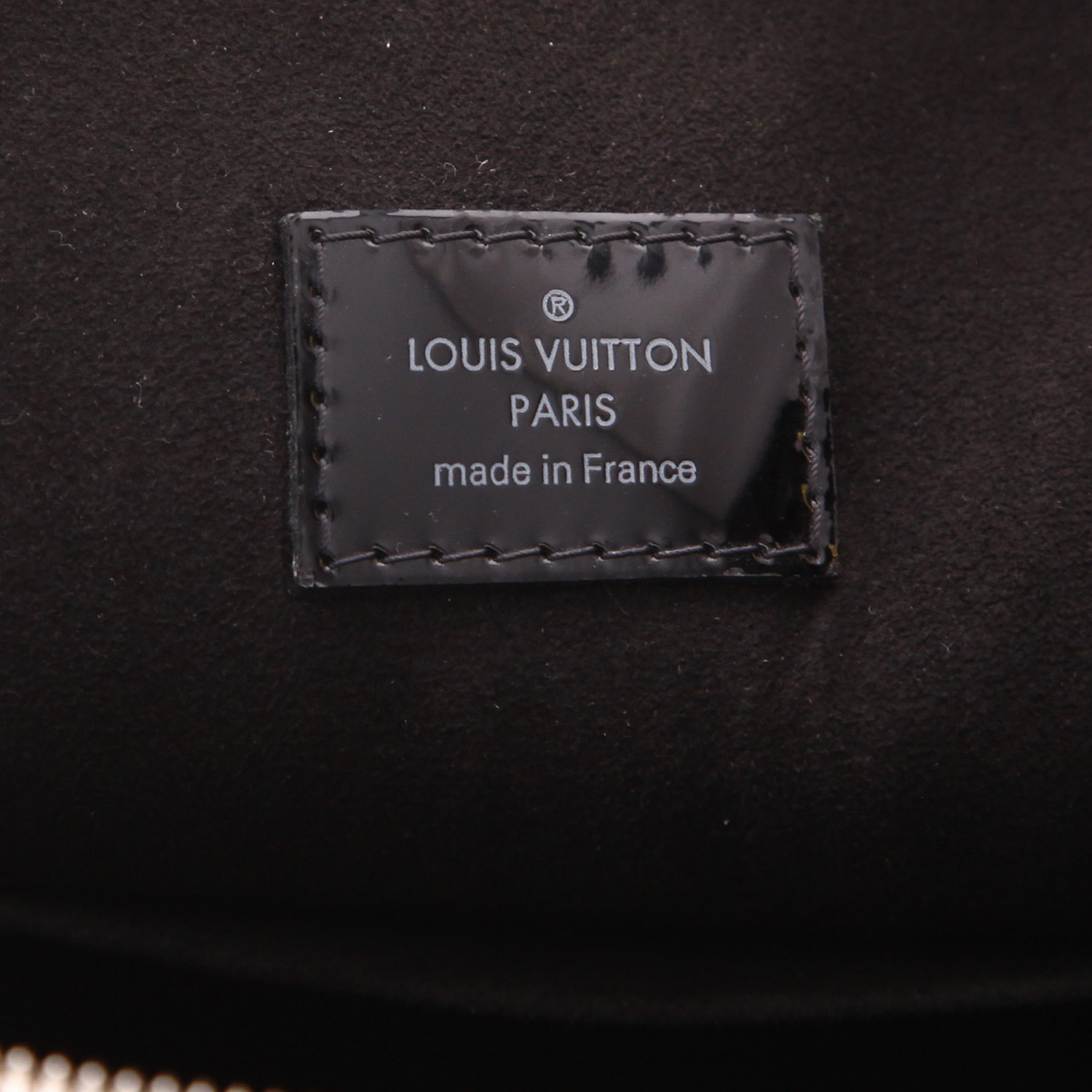 Sac à main Louis Vuitton  Alma en cuir épi verni noir - Detail D2
