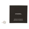 Bague Chanel Bouton de Camélia en or blanc et diamants - Detail D2 thumbnail
