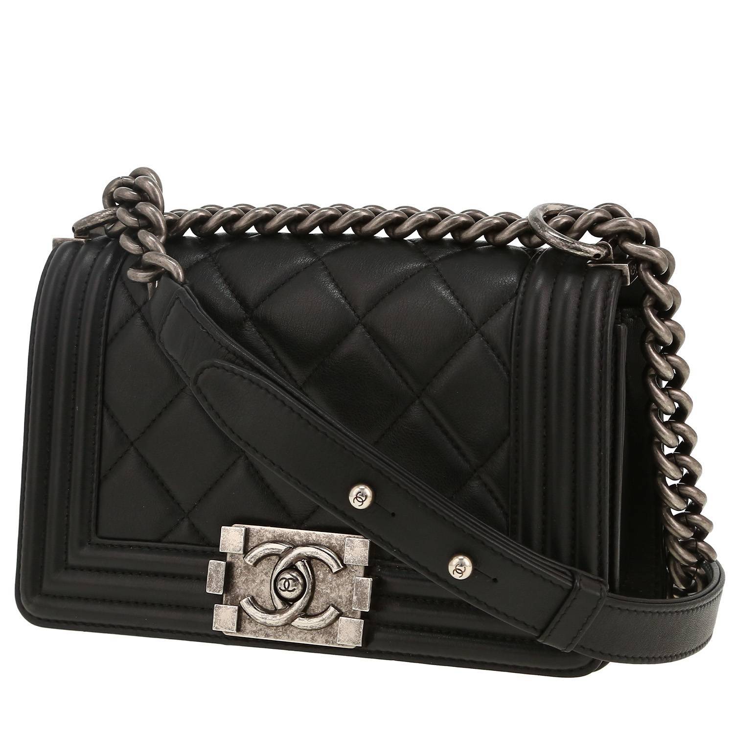 Bolso bandolera Chanel  Boy modelo pequeño  en cuero acolchado negro