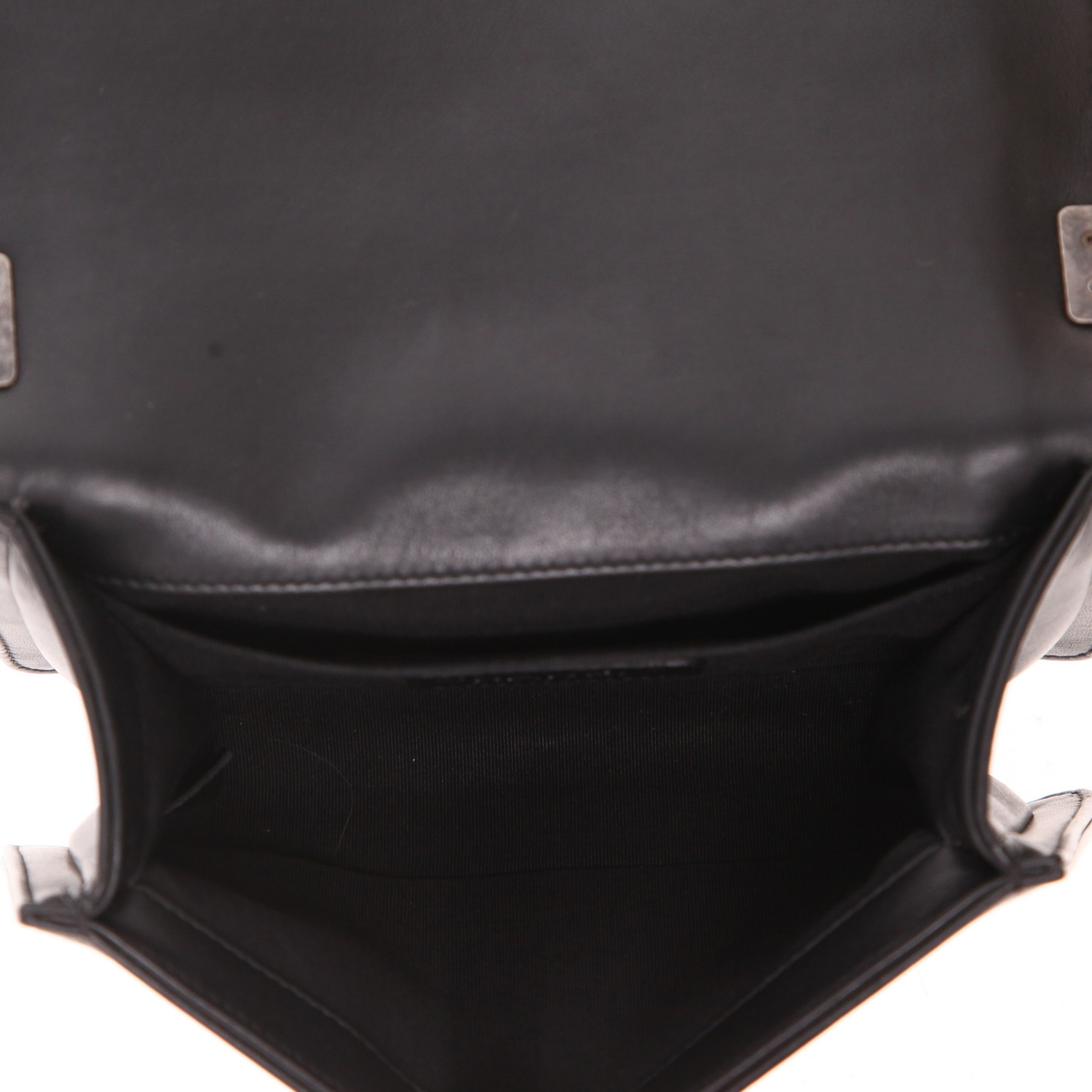 Sac bandoulière Chanel  Boy petit modèle  en cuir matelassé noir - Detail D3