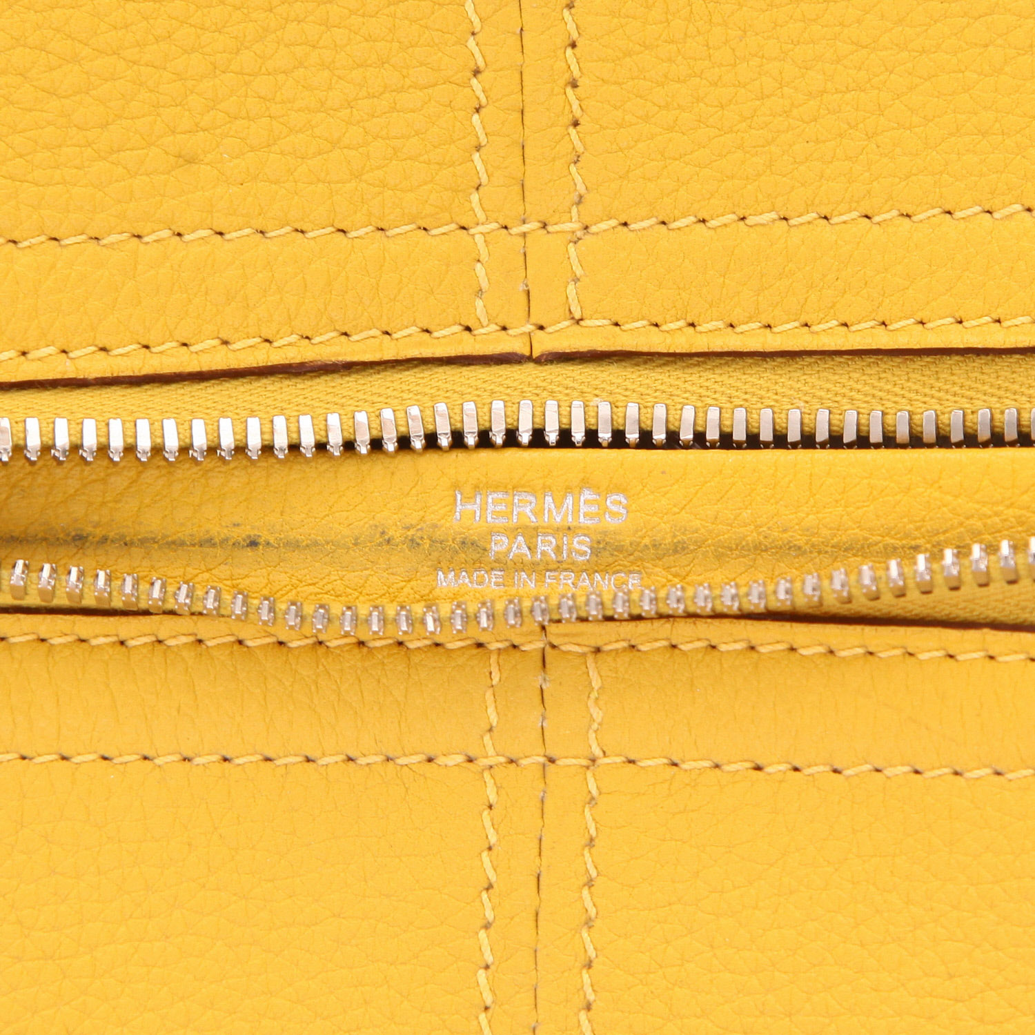 Borsa da viaggio Hermès  Victoria - Travel Bag in tela "H" e pelle gialla - Detail D2