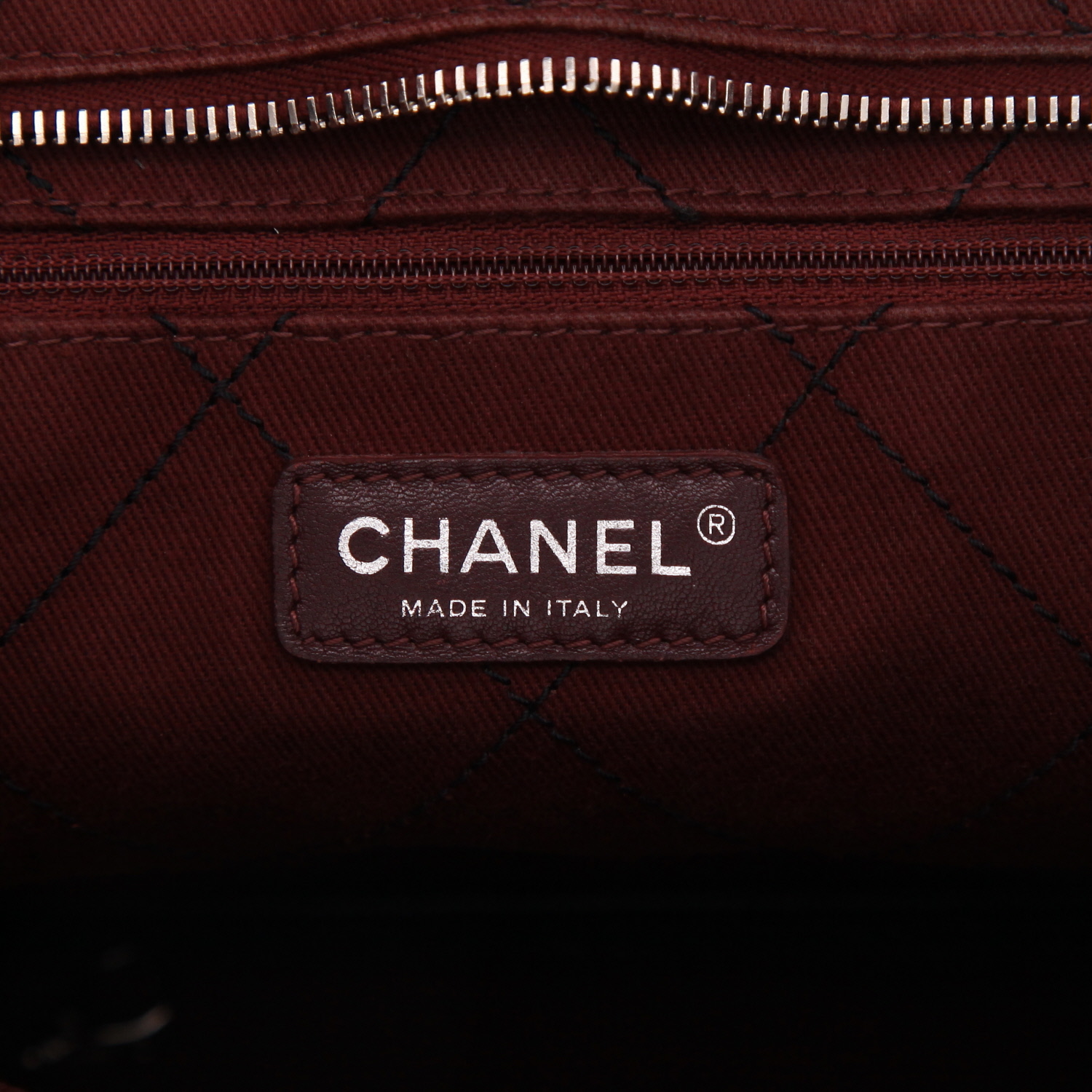 Chanel   shopping bag  in black grained leather - Detail D2