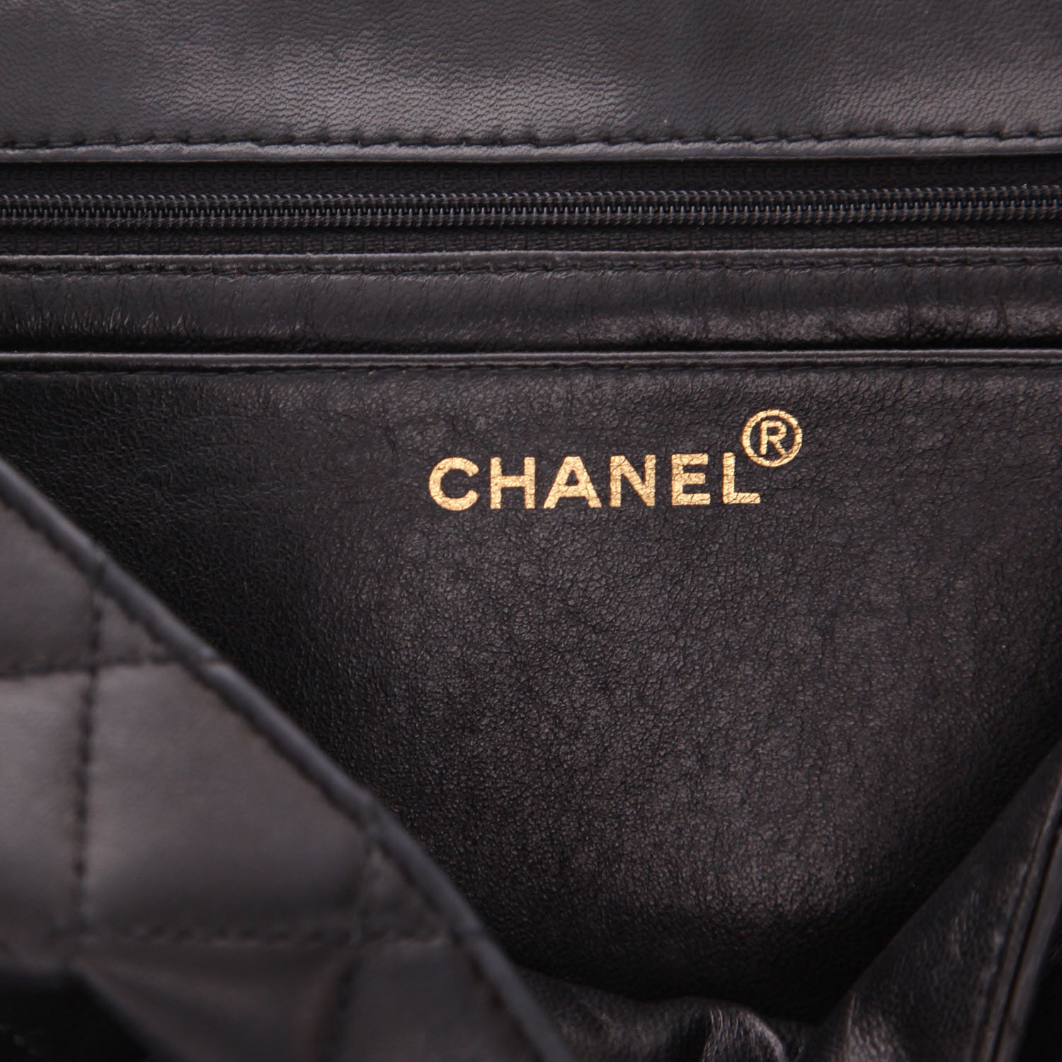 Chanel  Vintage shoulder bag  in black quilted leather  and resin - Detail D2