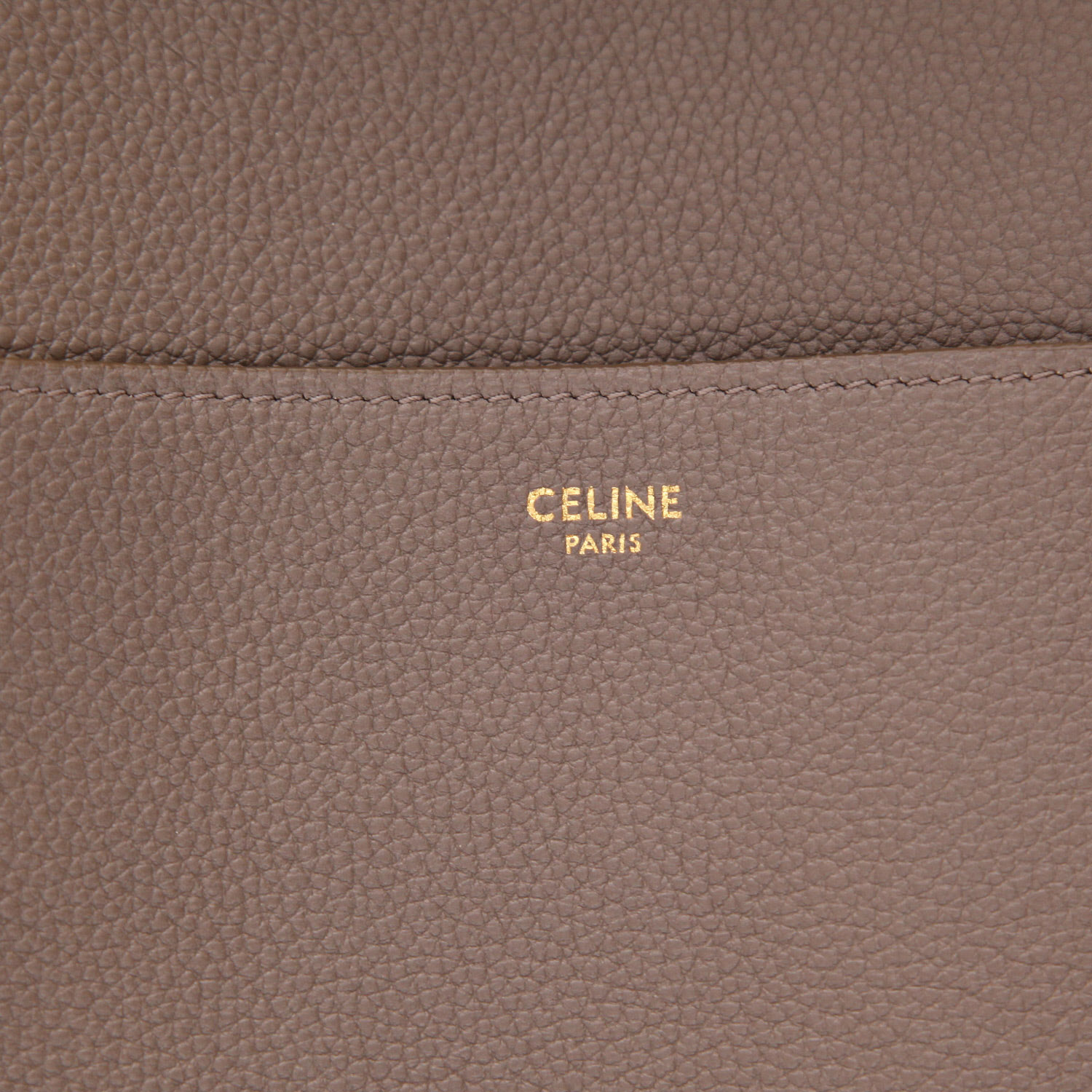 Sac à main Celine  Sac Sangle en cuir grainé taupe - Detail D2