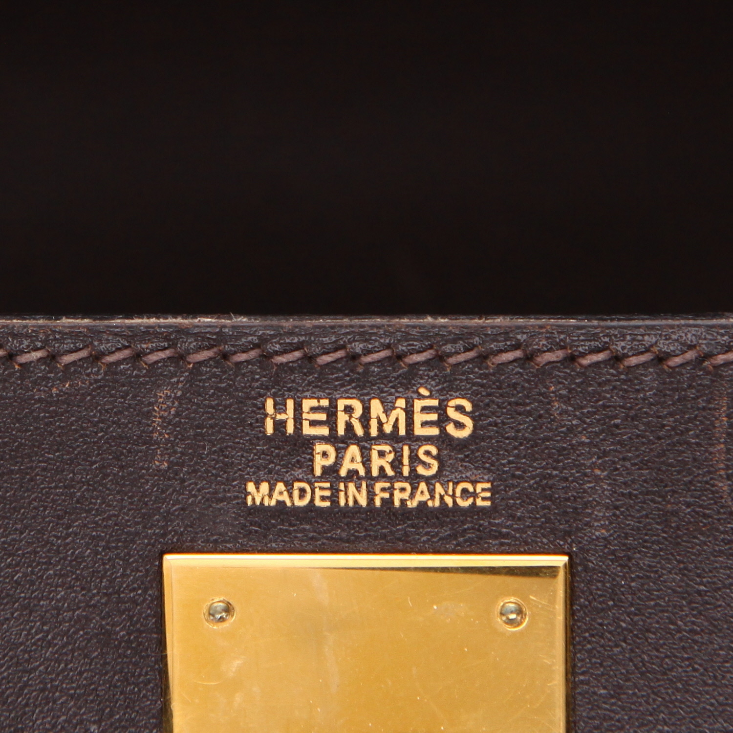 Hermès  Kelly 32 cm handbag  in brown box leather - Detail D2