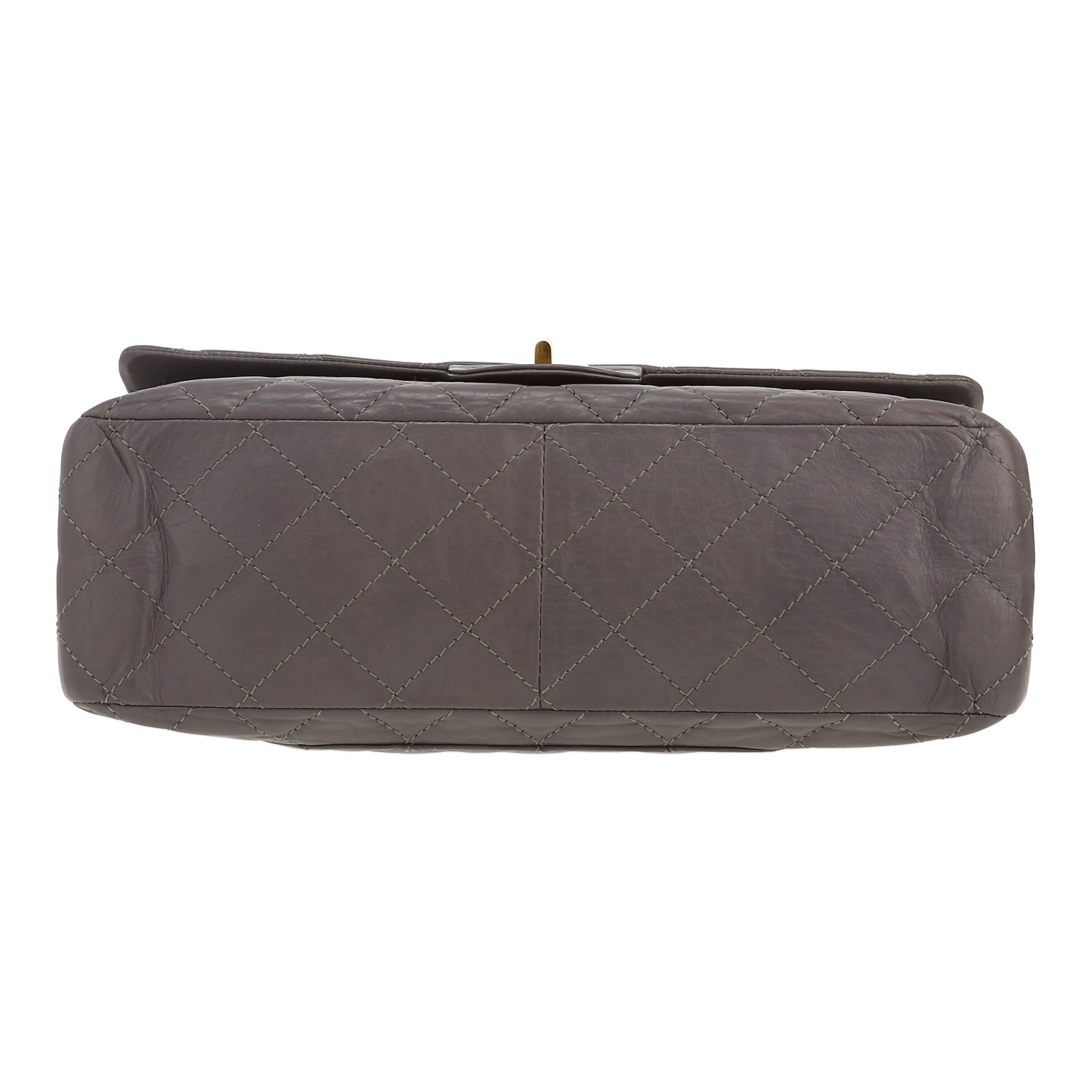 Sac bandoulière Chanel  2.55 en cuir matelassé gris - Detail D1