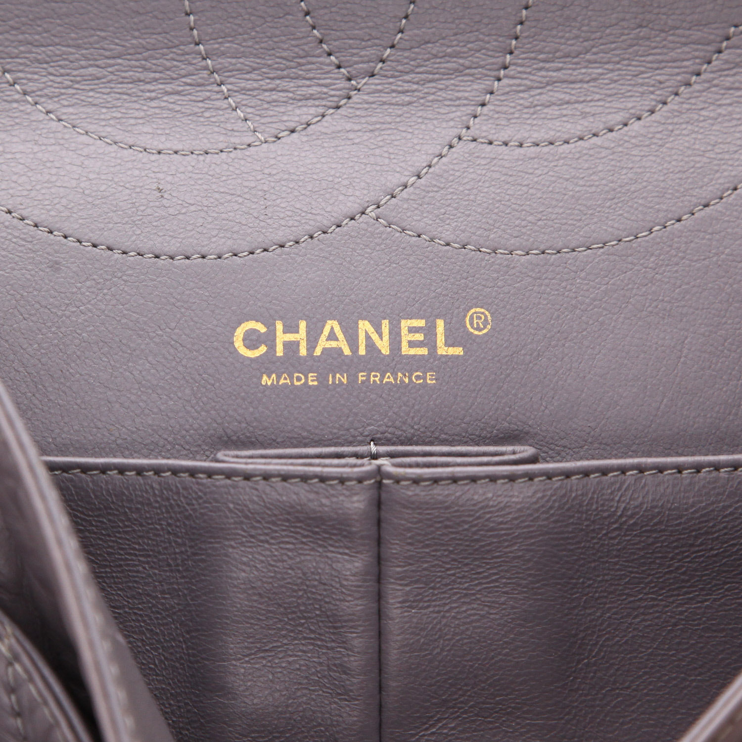 Bolso bandolera Chanel  2.55 en cuero acolchado gris - Detail D2