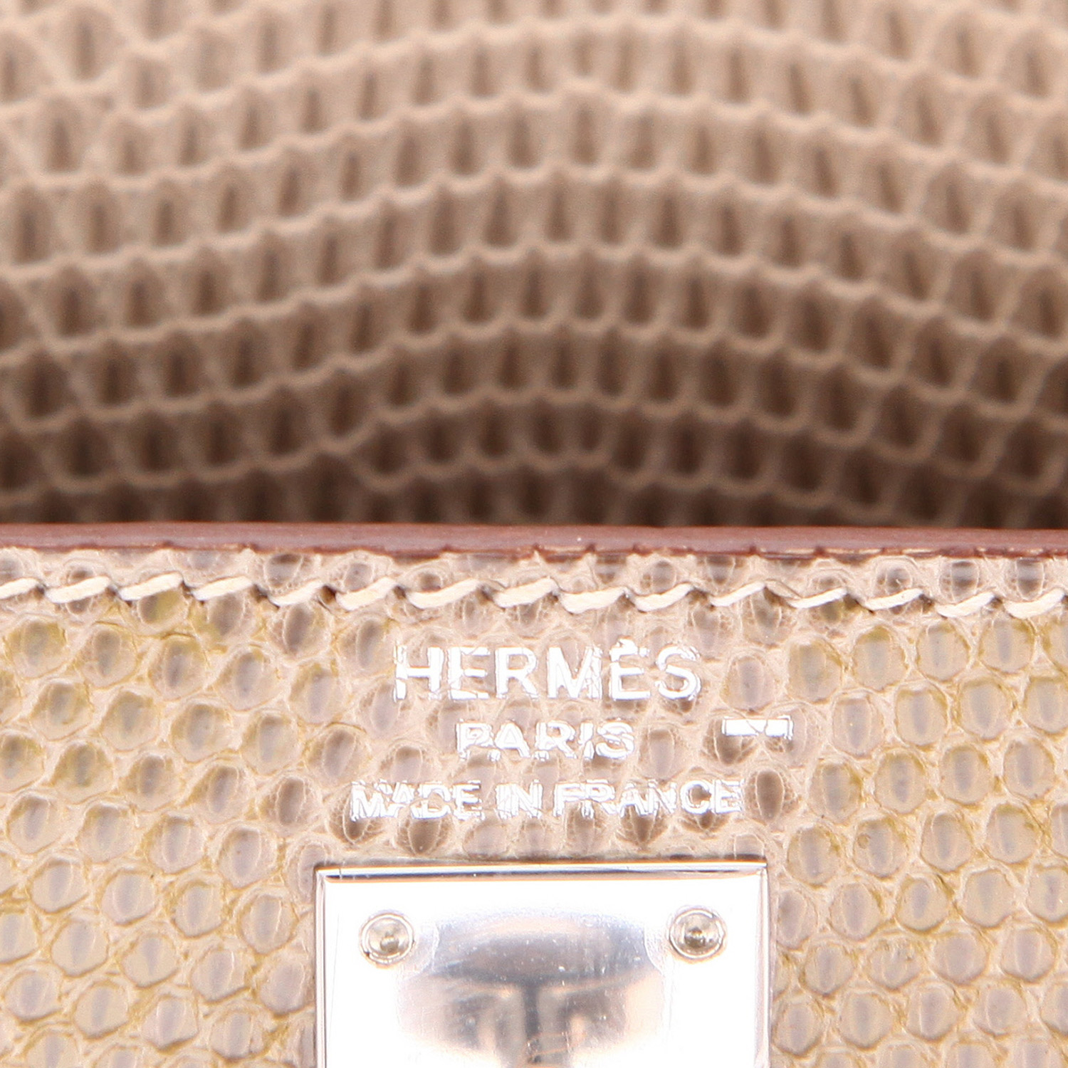 Hermès  Kelly 25 cm handbag  in beige lizzard - Detail D2