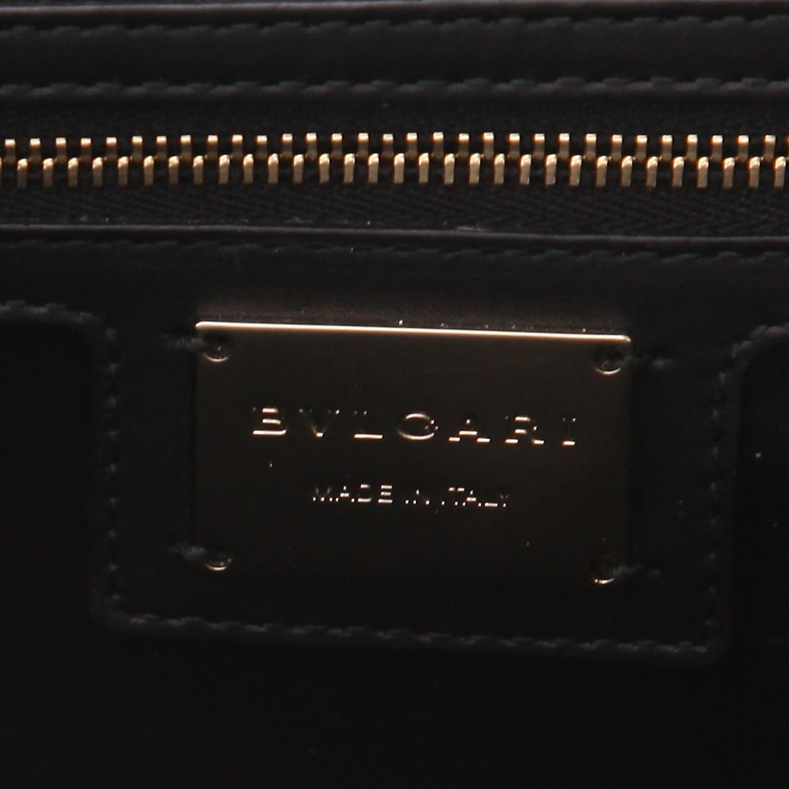 Sac bandoulière Bulgari  Serpenti en cuir matelassé blanc noir et vert - Detail D2