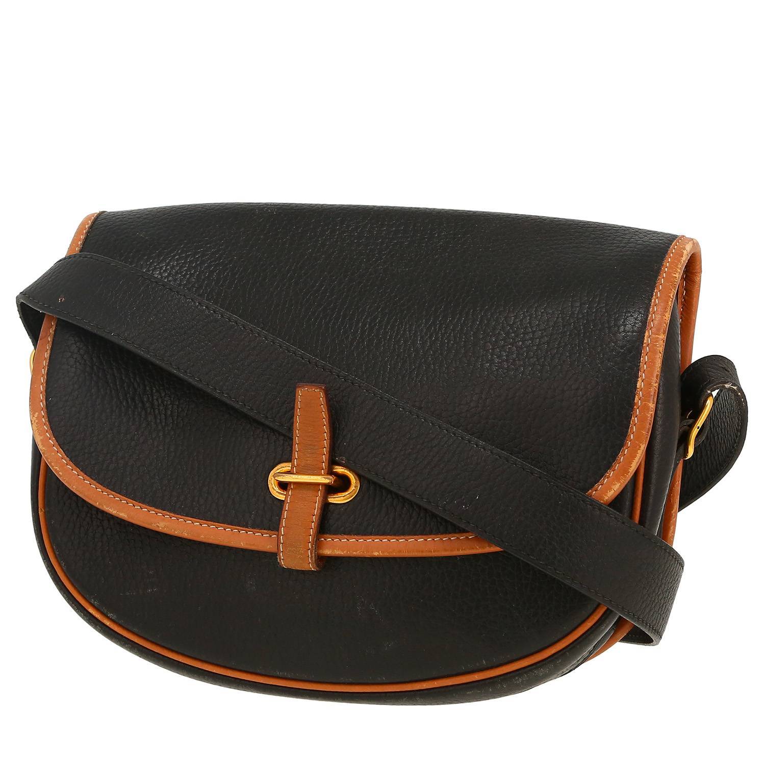 Bolso bandolera Hermès   en cuero granulado negro y color oro