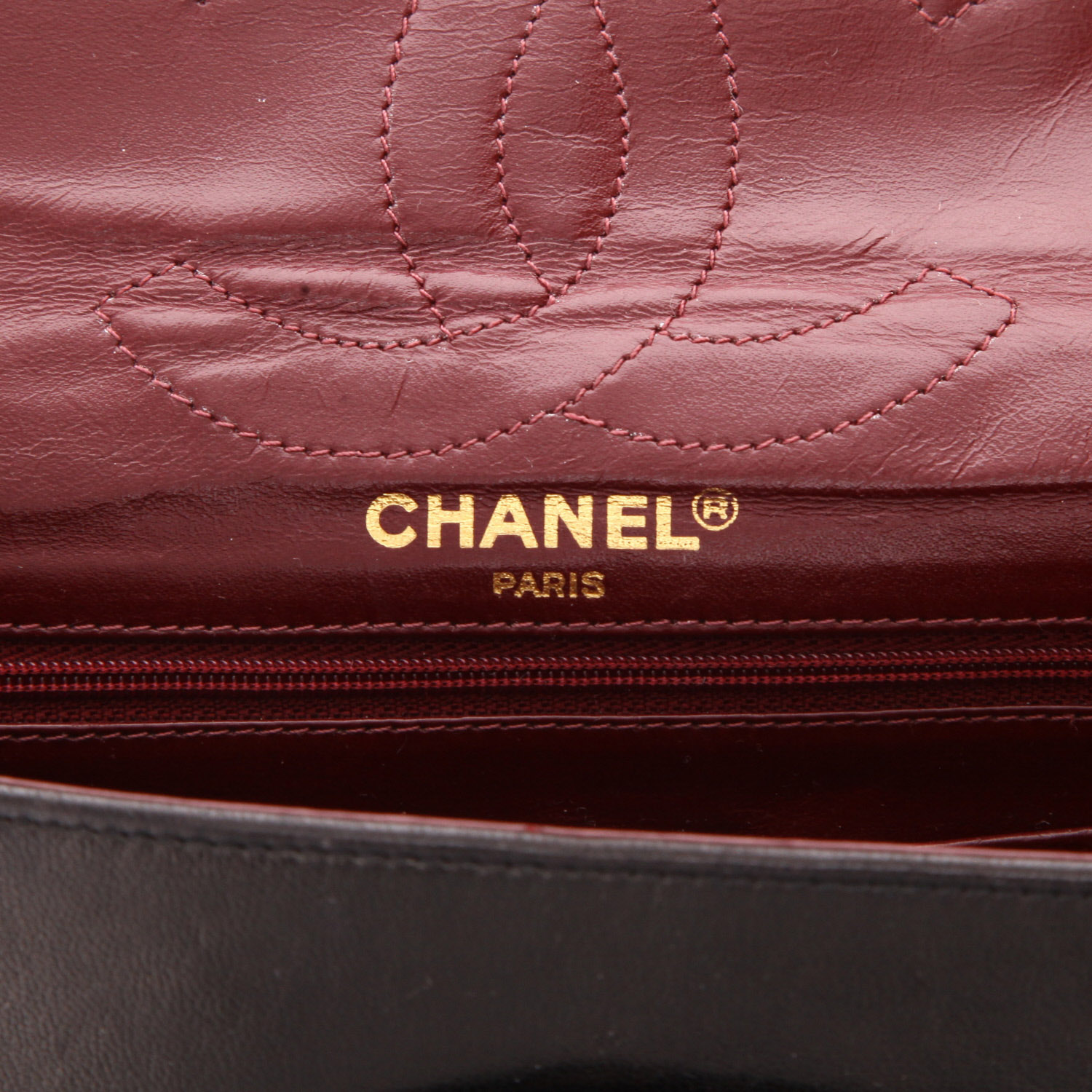 Sac à main Chanel  Timeless Classic en cuir matelassé noir - Detail D2