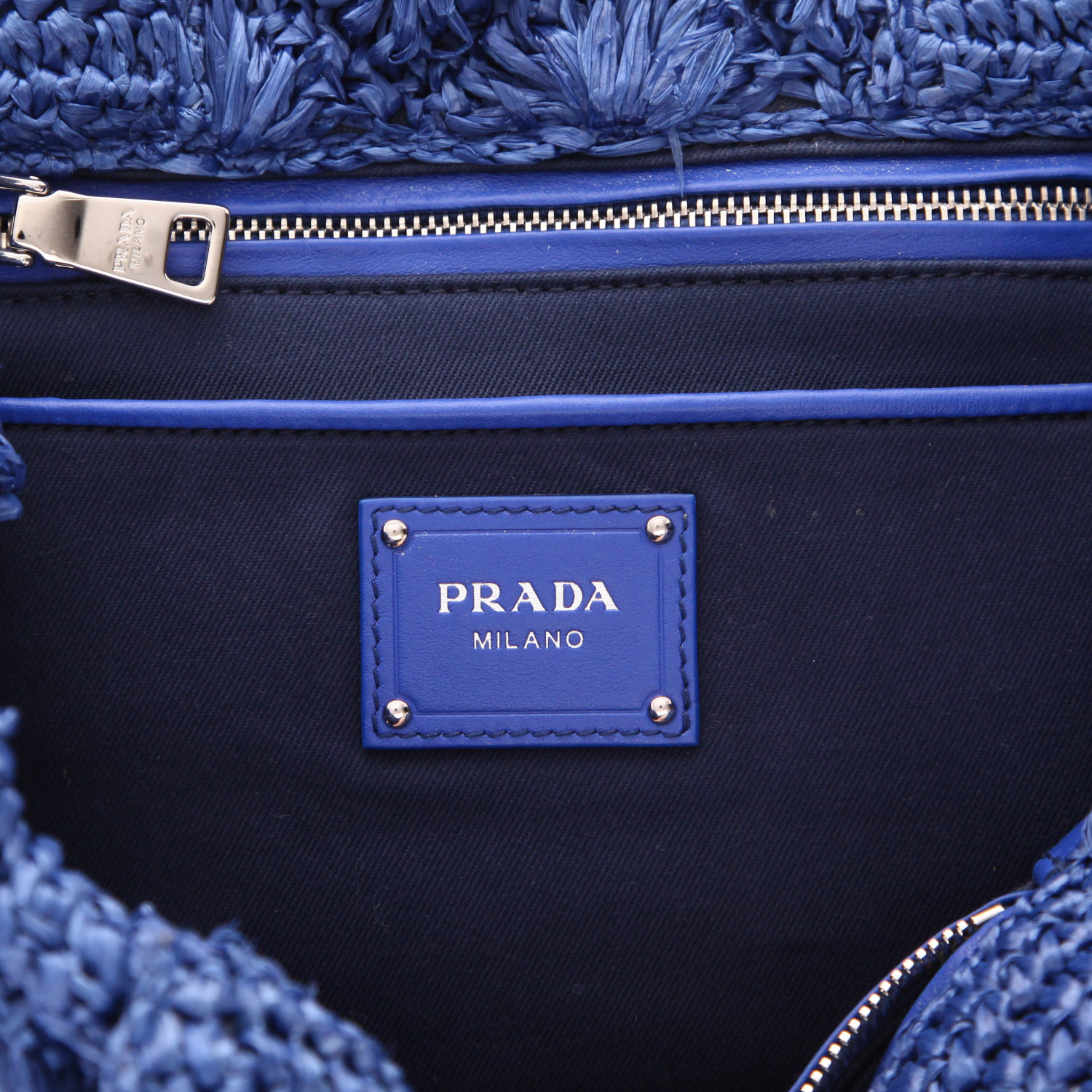 Prada   handbag  in blue raphia - Detail D2