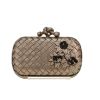 Bolsito de mano Bottega Veneta  Knot en cuero trenzado bronce - 360 thumbnail