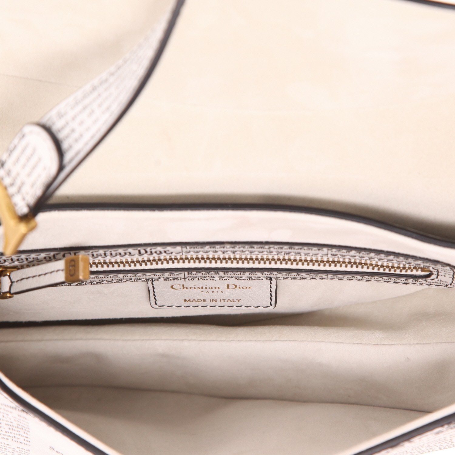 Dior  Saddle Newspaper handbag  in white and black leather - Detail D3
