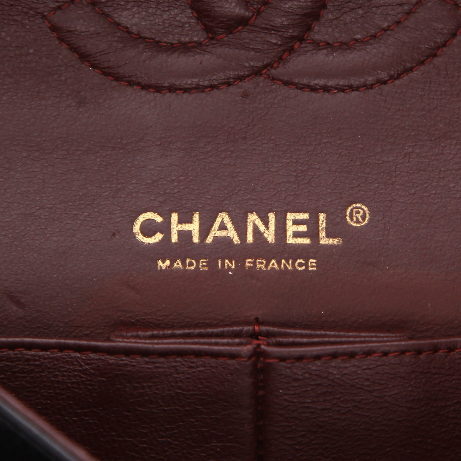 Chanel  Timeless Classic handbag  in black quilted grained leather - Detail D2