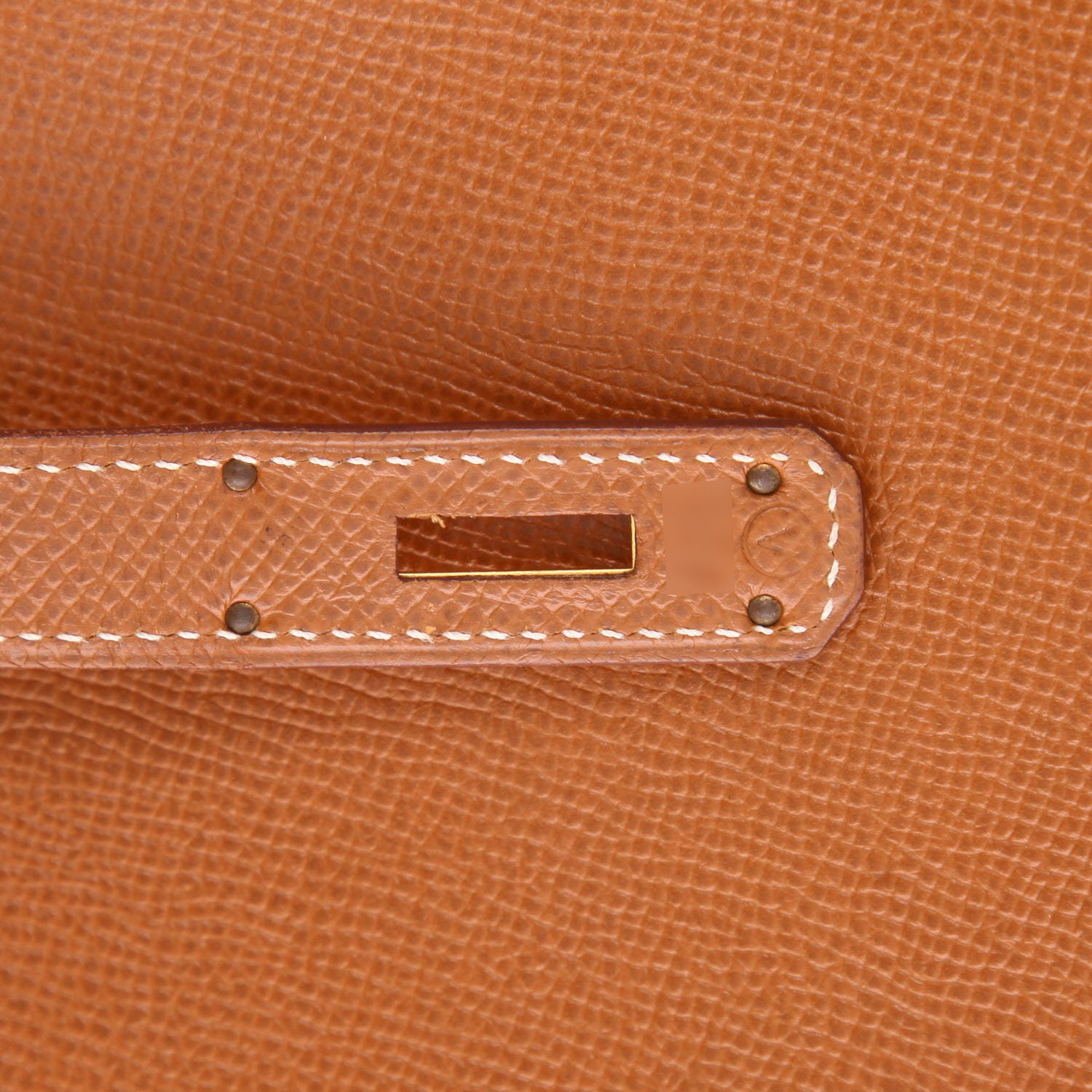 Bolso de mano Hermès  Kelly 35 cm en cuero Courchevel color oro - Detail D4