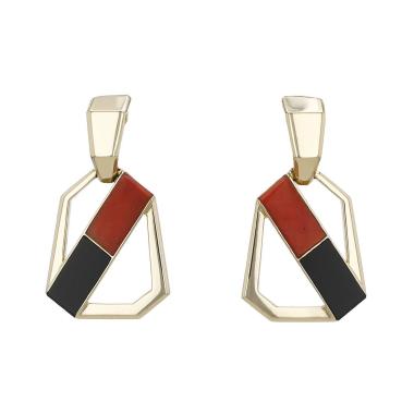 Vintage  earrings for non pierced ears in yellow gold, onyx and coral